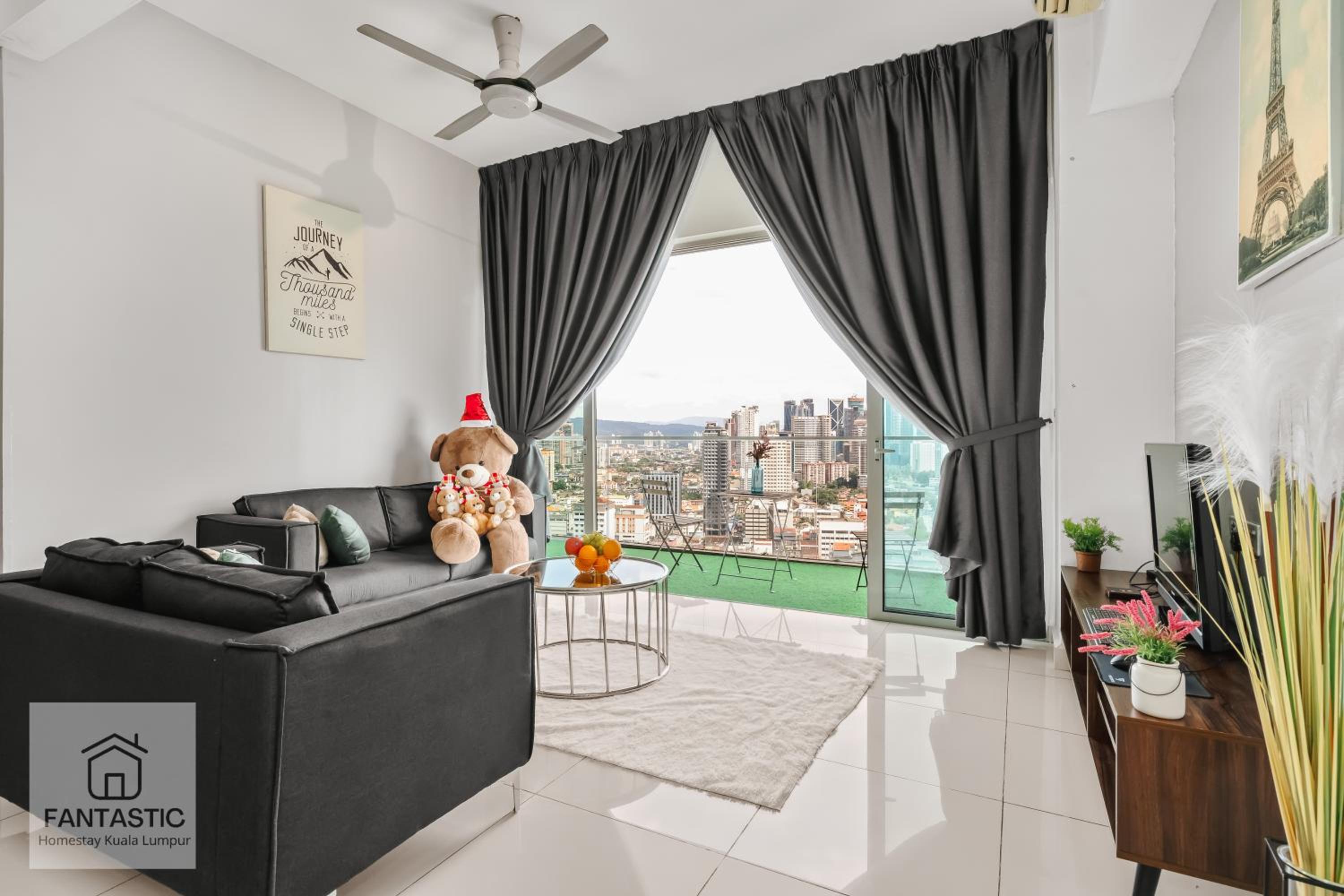 Regalia Residence at KLCC View Sky Pool by KC