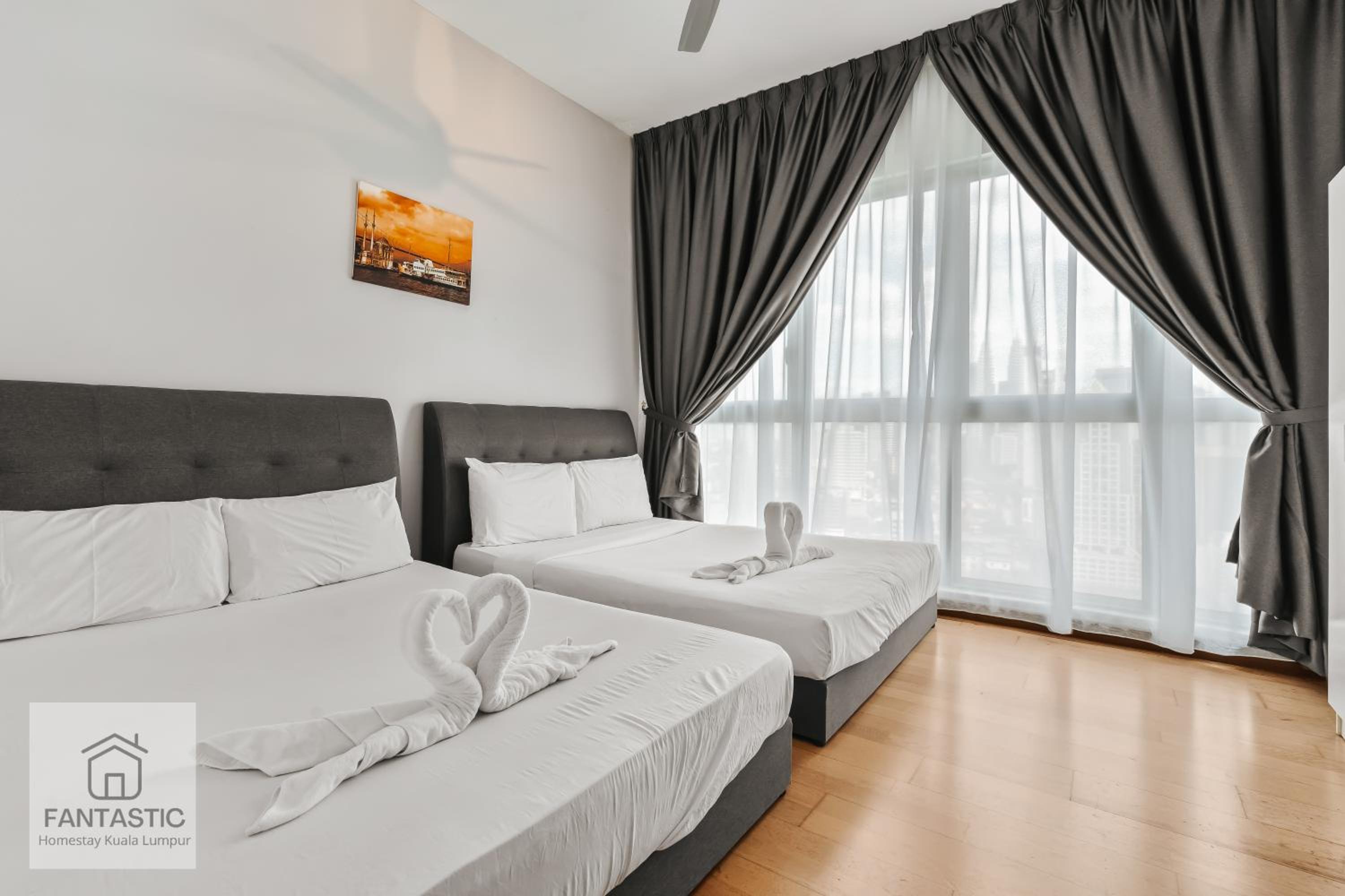 Regalia Residence at KLCC View Sky Pool by KC