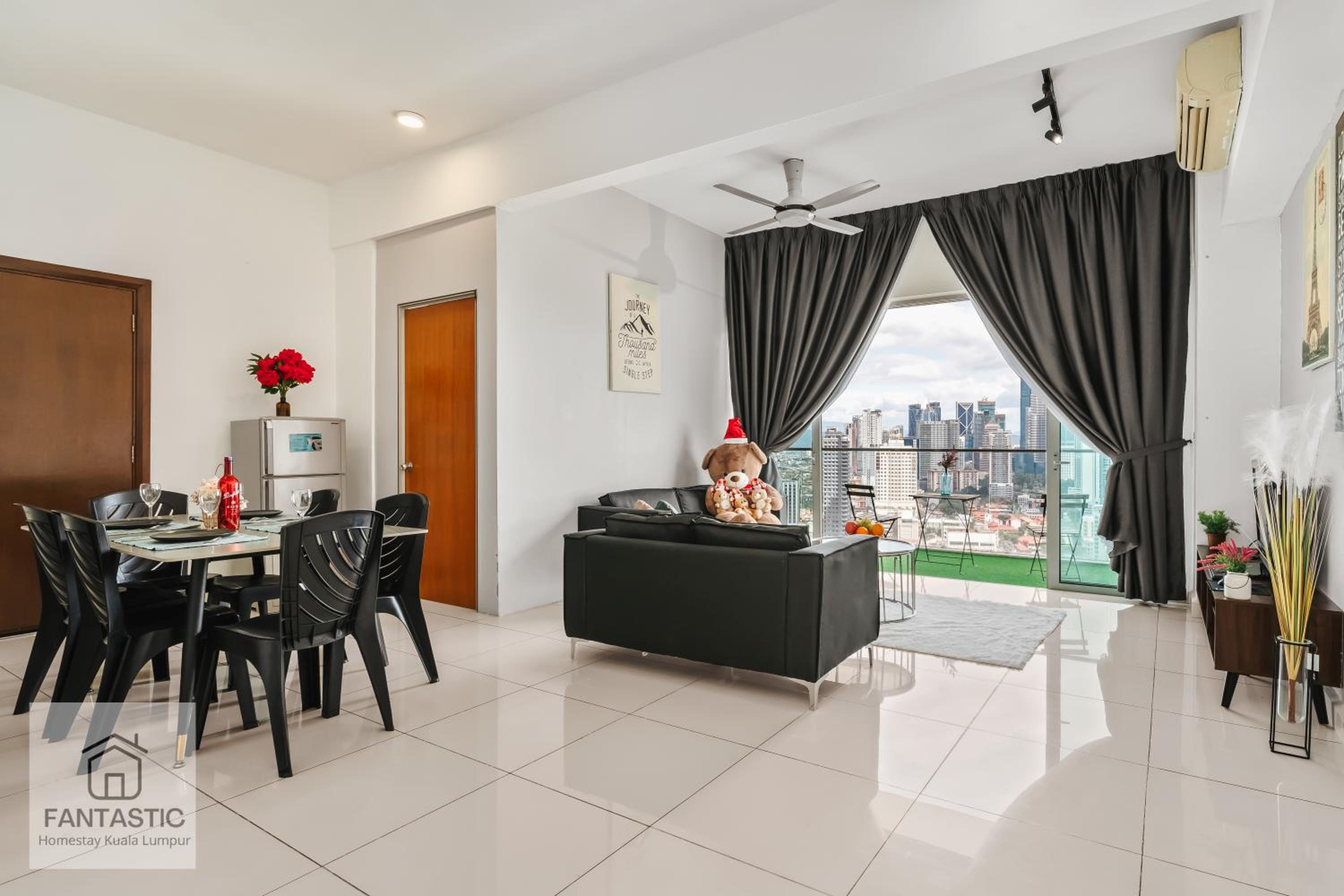 Regalia Residence at KLCC View Sky Pool by KC