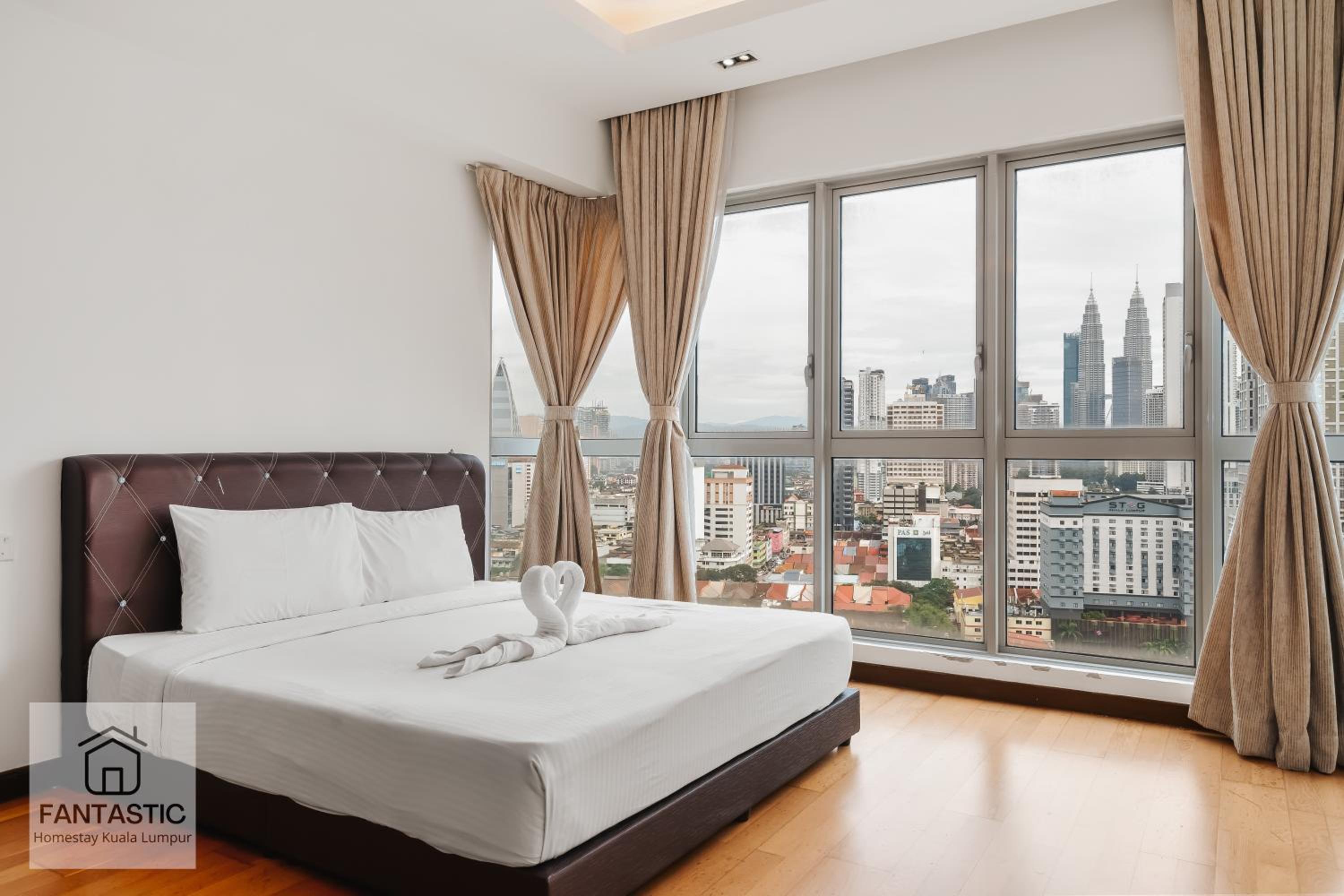 Regalia Residence at KLCC View Sky Pool by KC