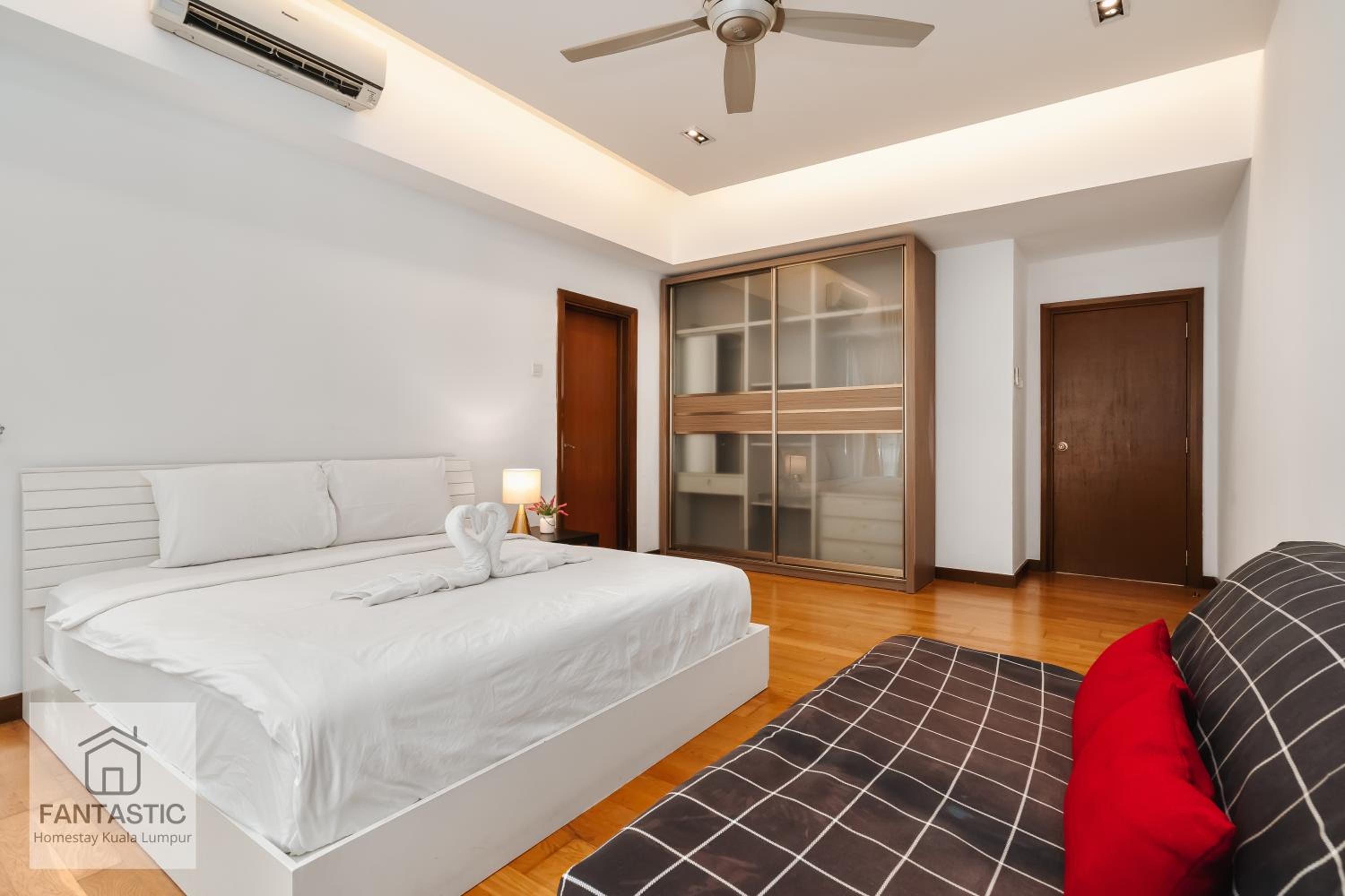 Regalia Residence at KLCC View Sky Pool by KC