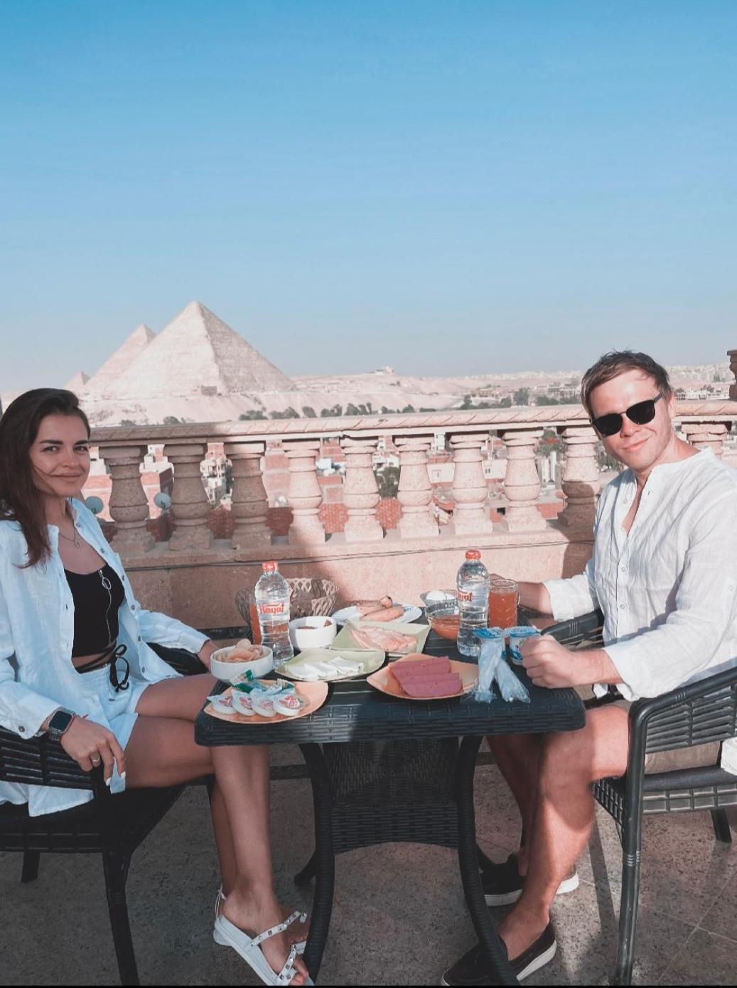 Crowne Pyramids View inn