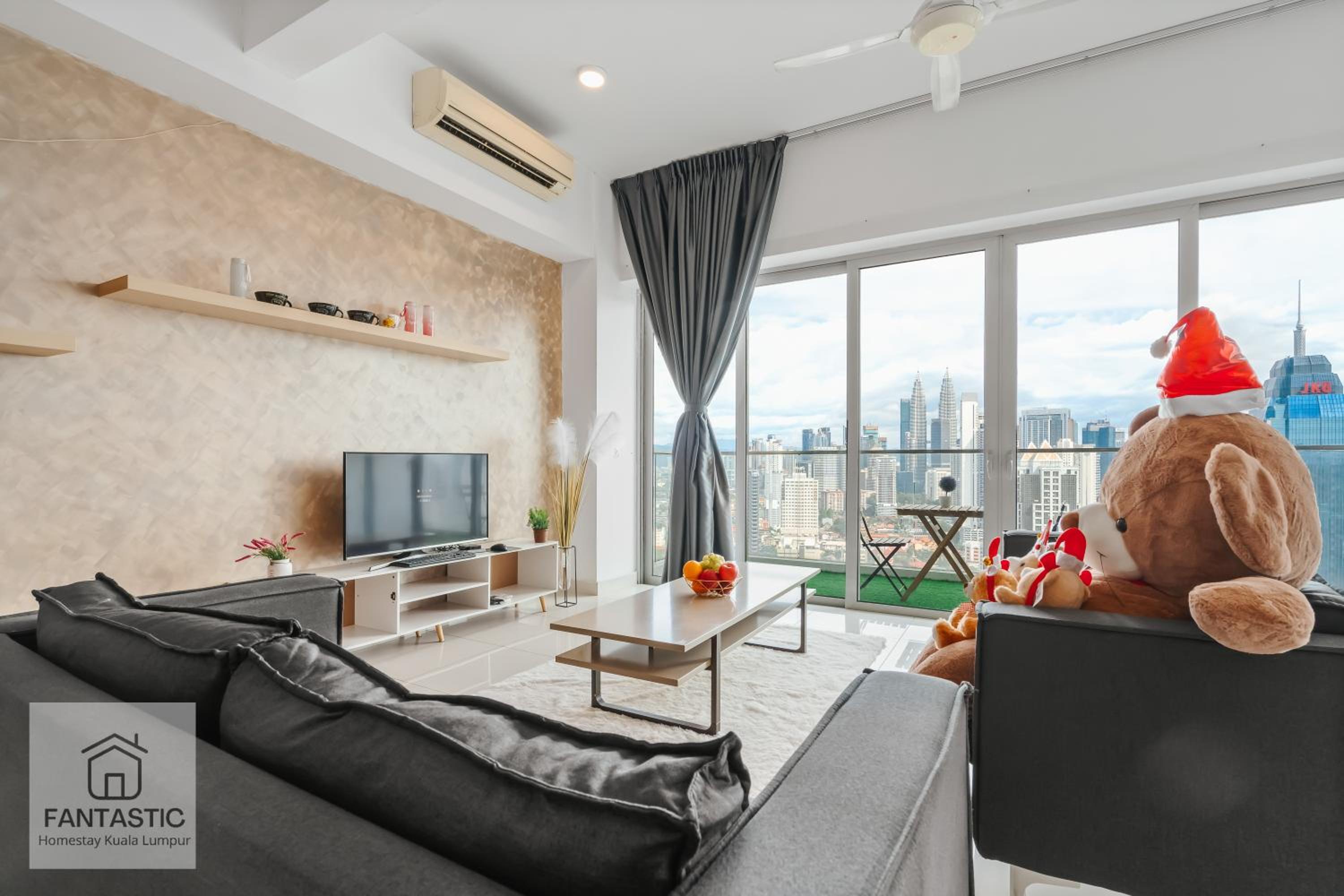 Regalia Residence at KLCC View Sky Pool by KC
