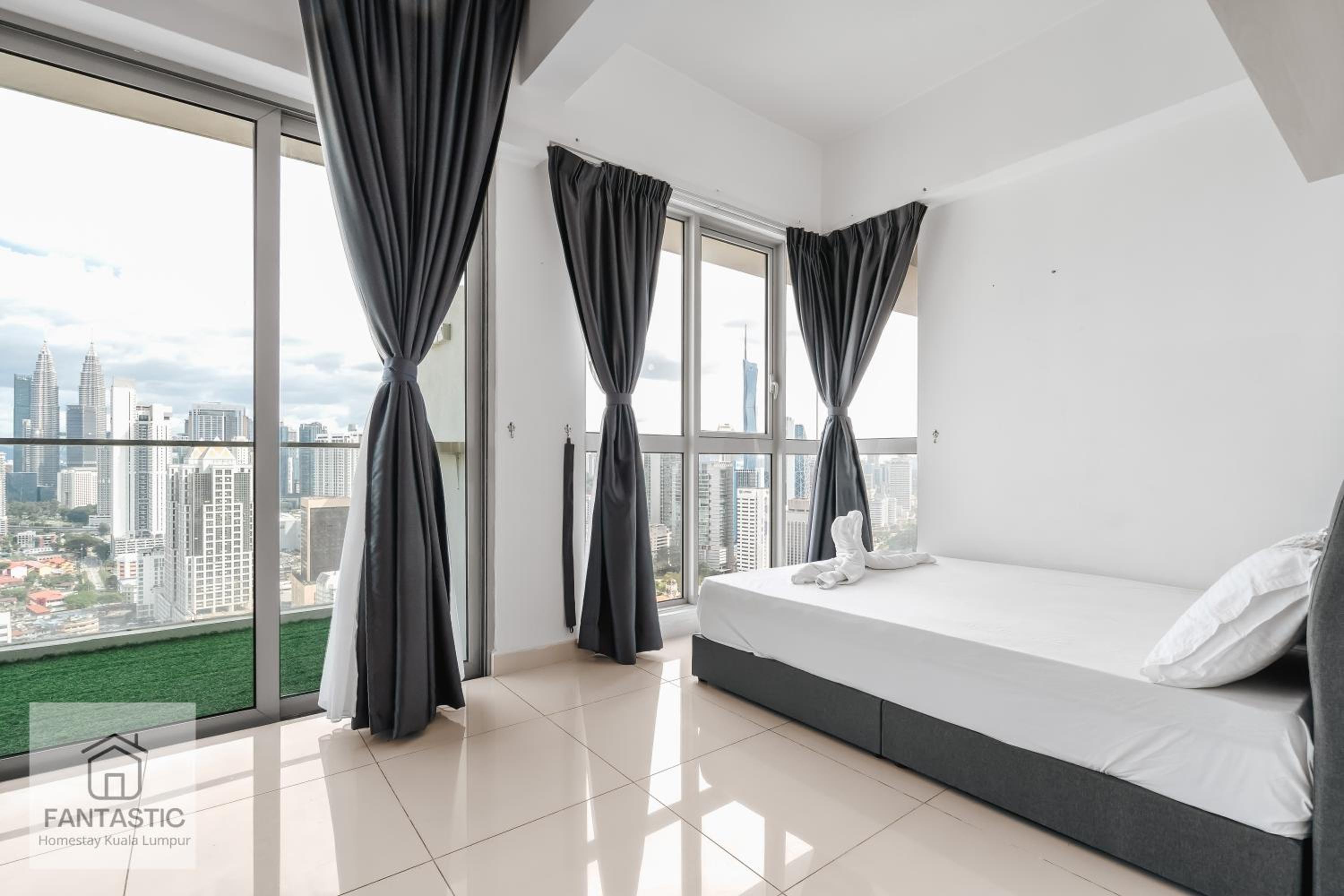 Regalia Residence at KLCC View Sky Pool by KC