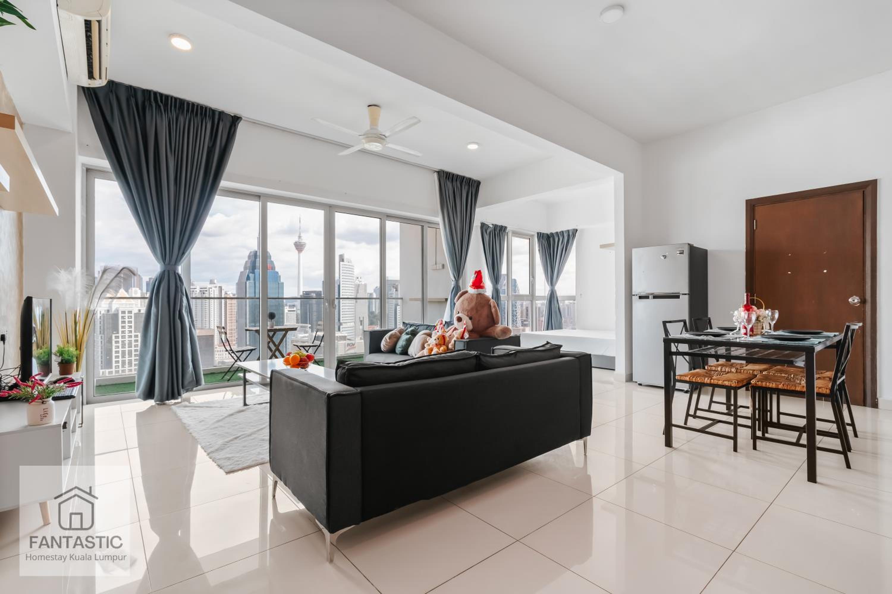 Regalia Residence at KLCC View Sky Pool by KC