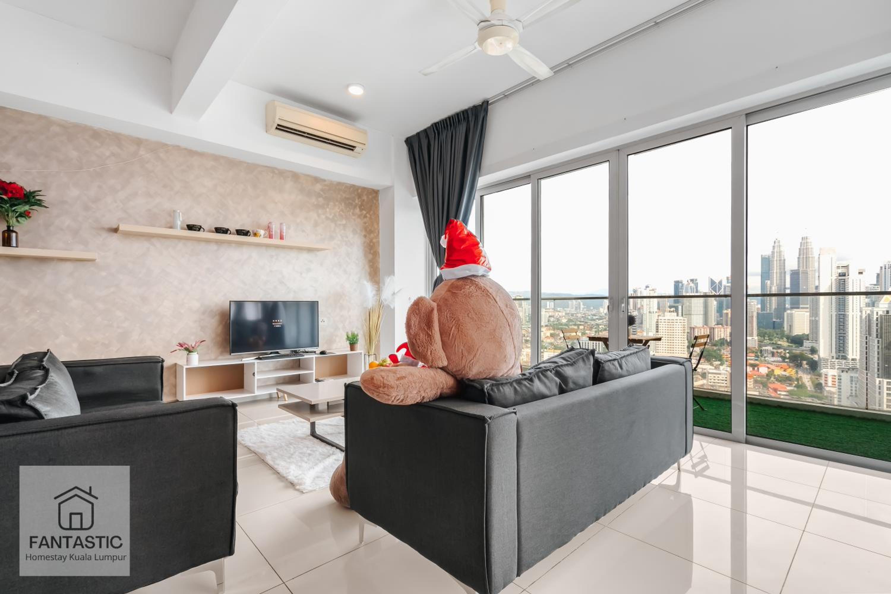 Regalia Residence at KLCC View Sky Pool by KC