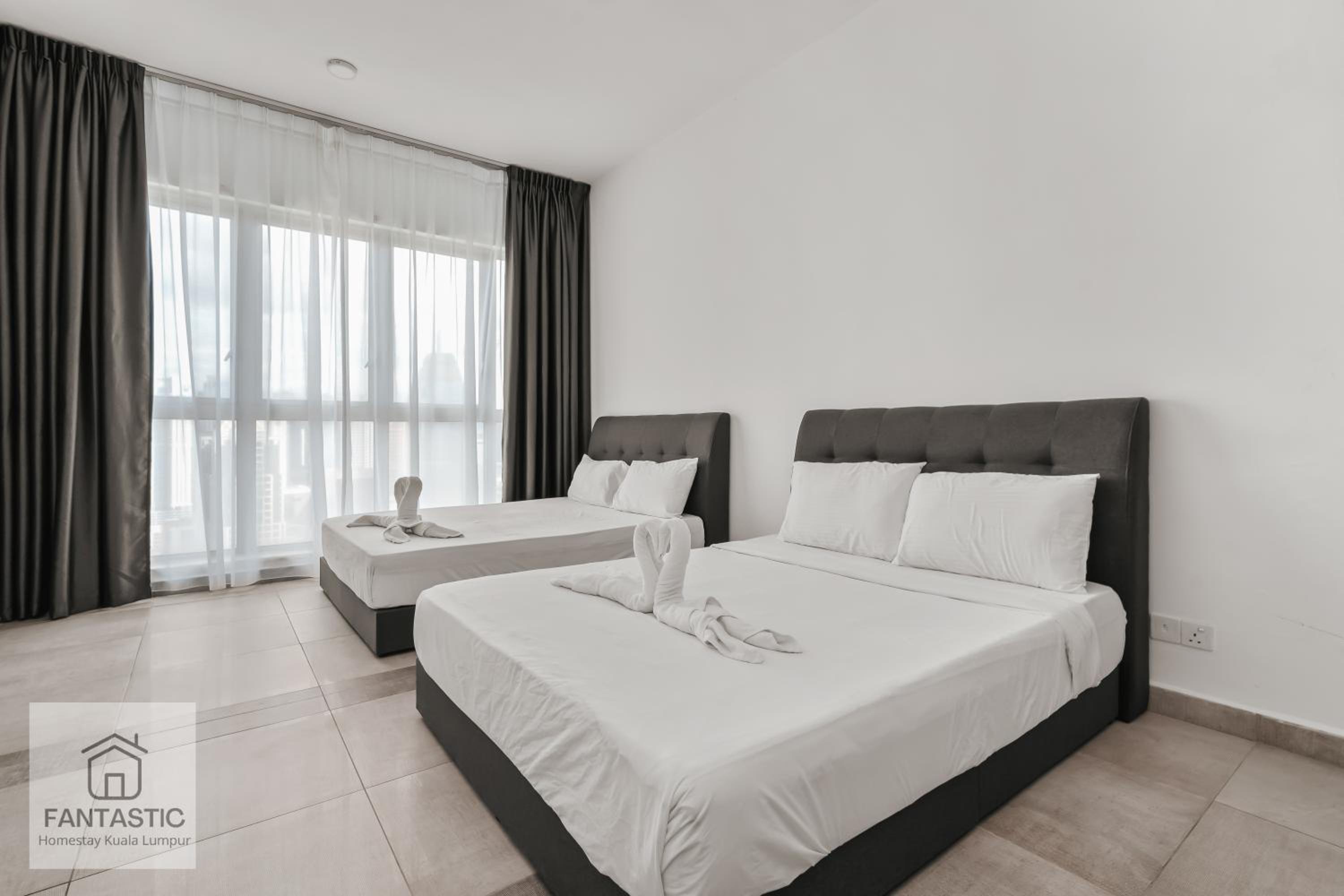 Regalia Residence at KLCC View Sky Pool by KC