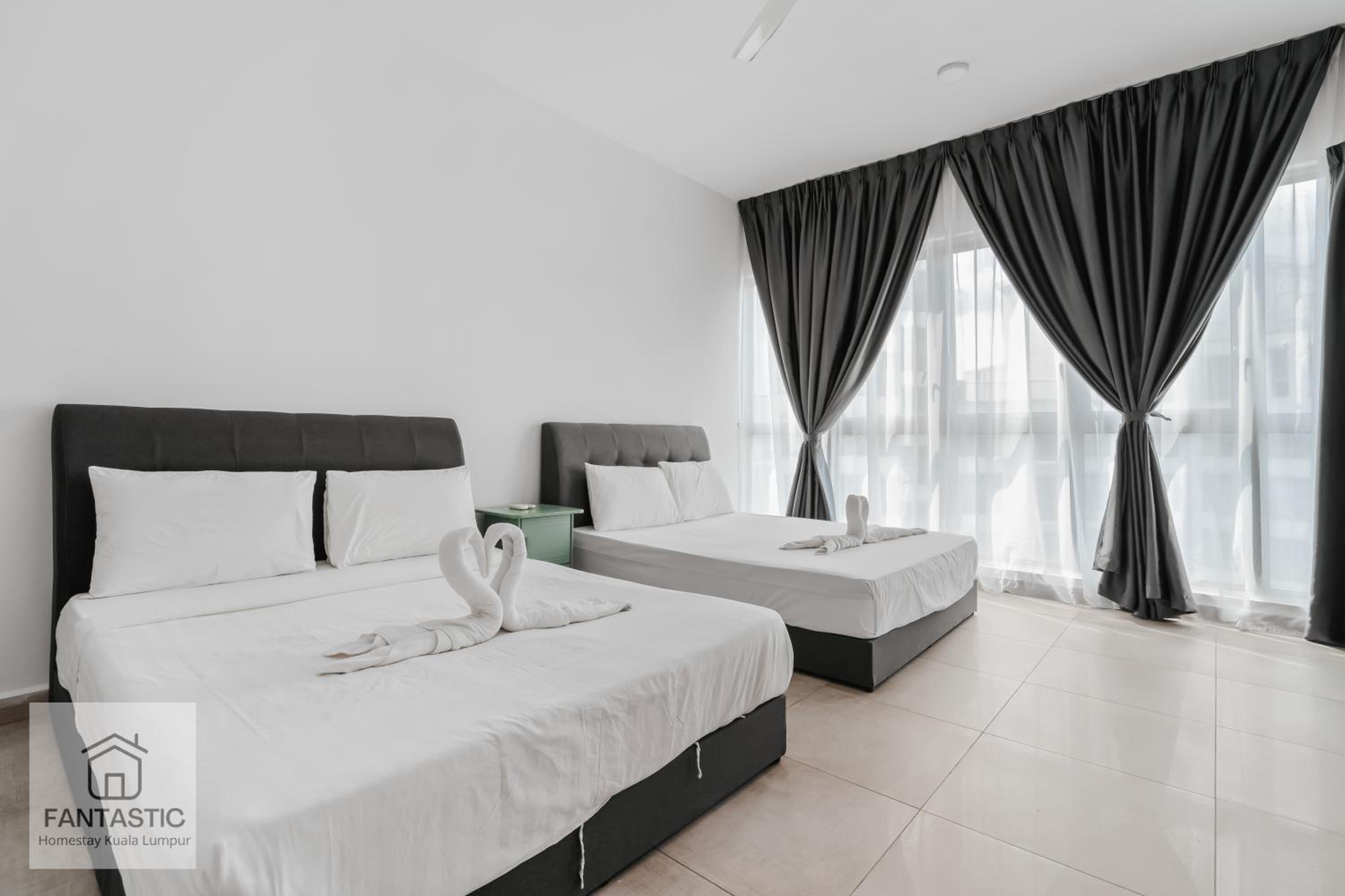 Regalia Residence at KLCC View Sky Pool by KC