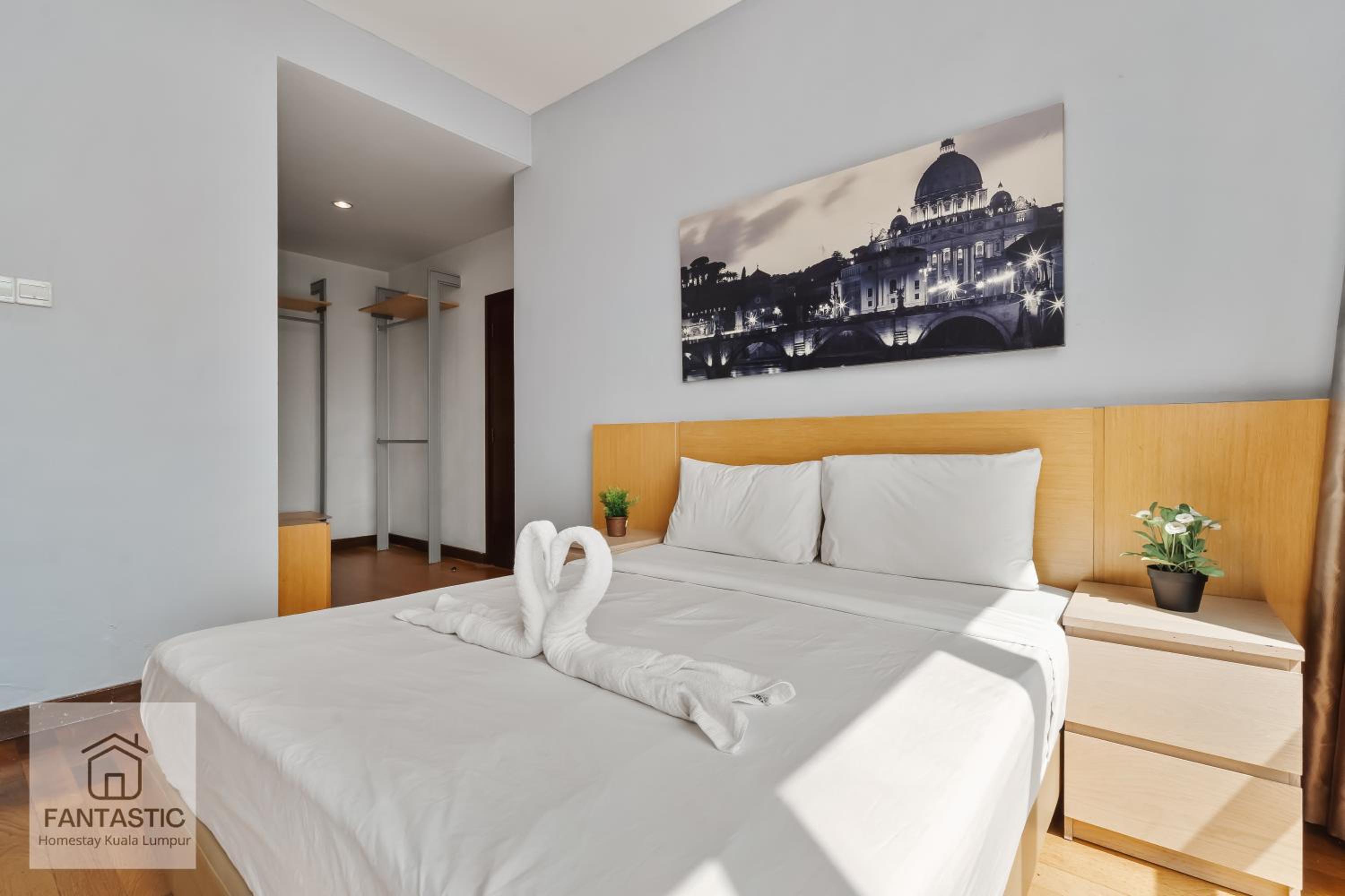 Regalia Residence at KLCC View Sky Pool by KC