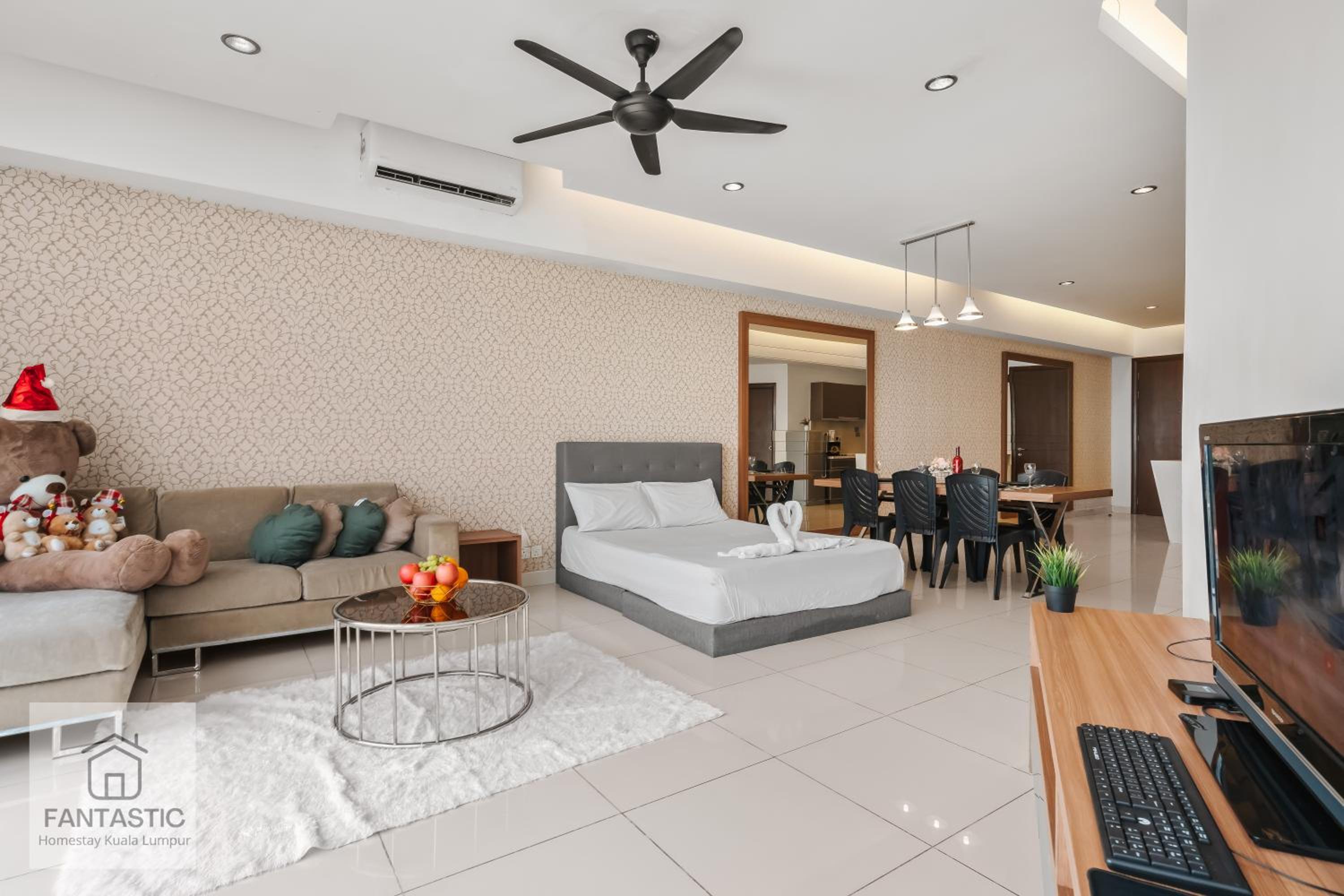 Regalia Residence at KLCC View Sky Pool by KC