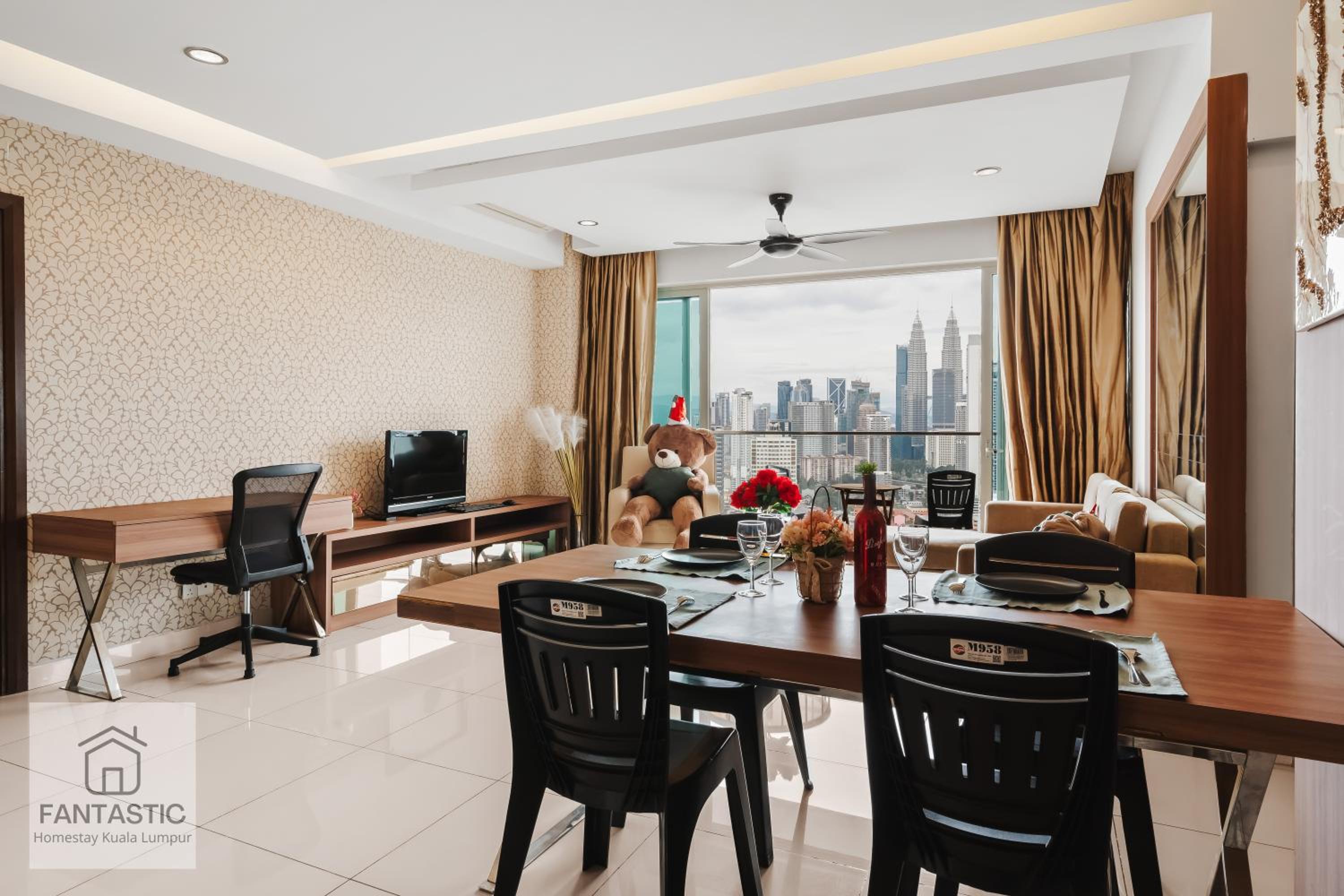 Regalia Residence at KLCC View Sky Pool by KC