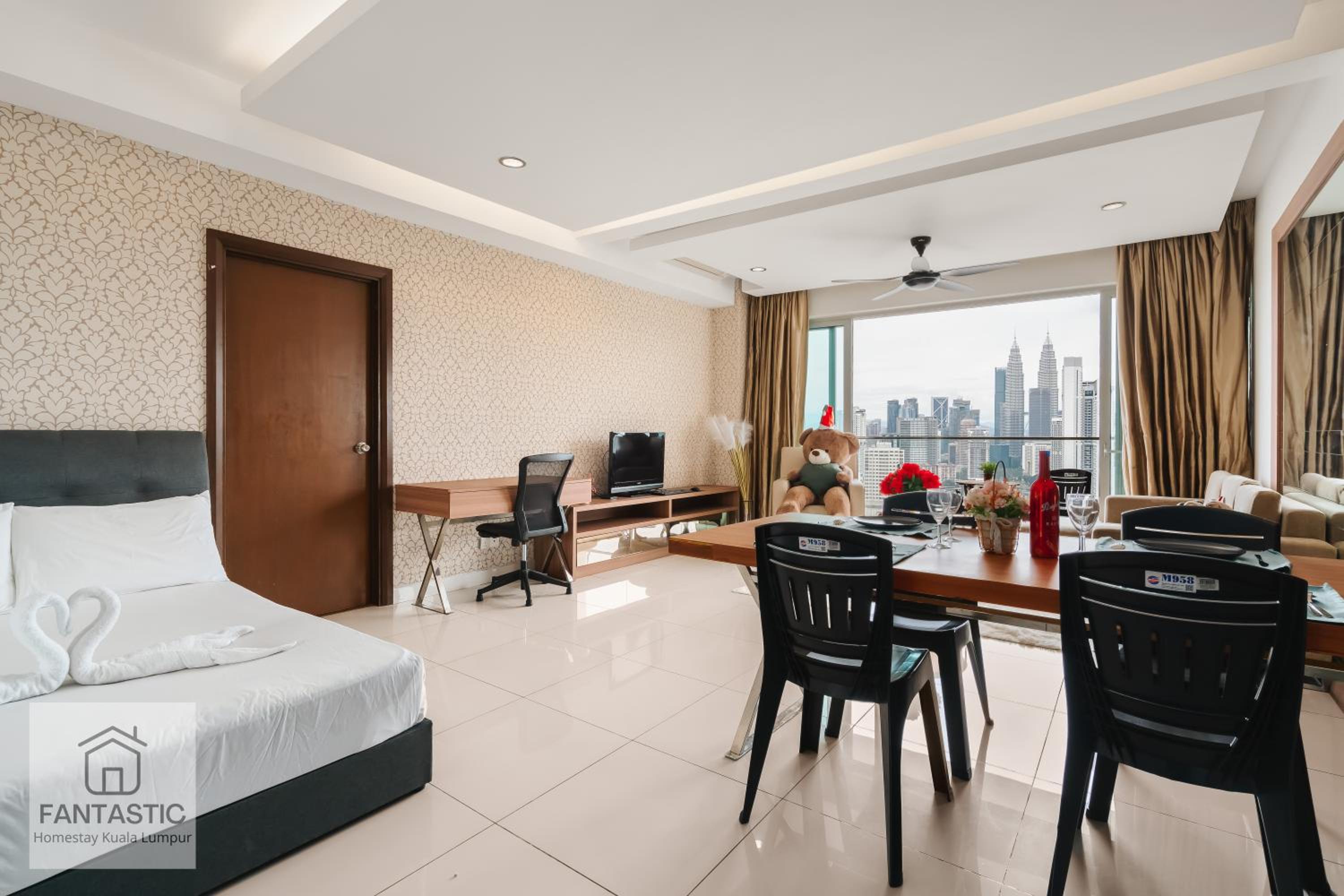 Regalia Residence at KLCC View Sky Pool by KC