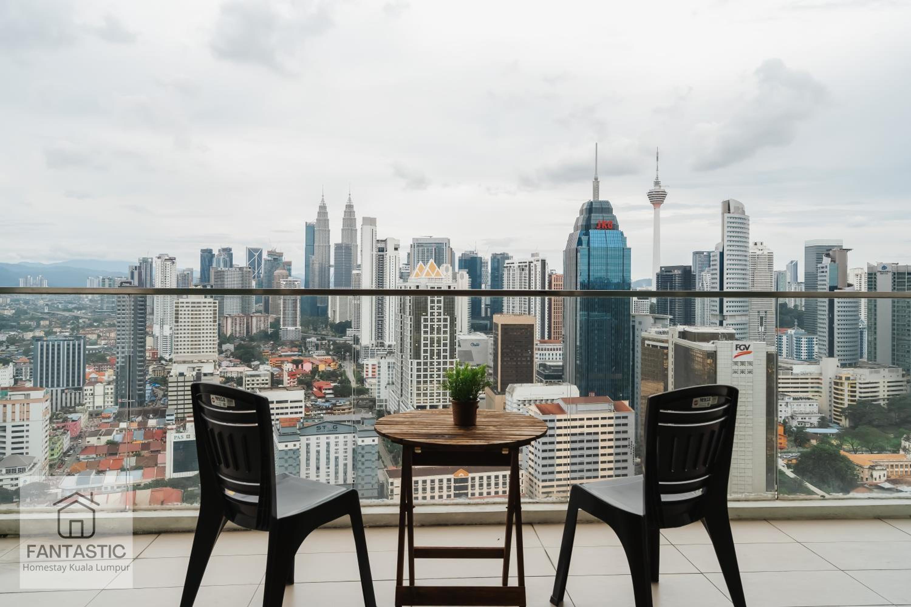 Regalia Residence at KLCC View Sky Pool by KC