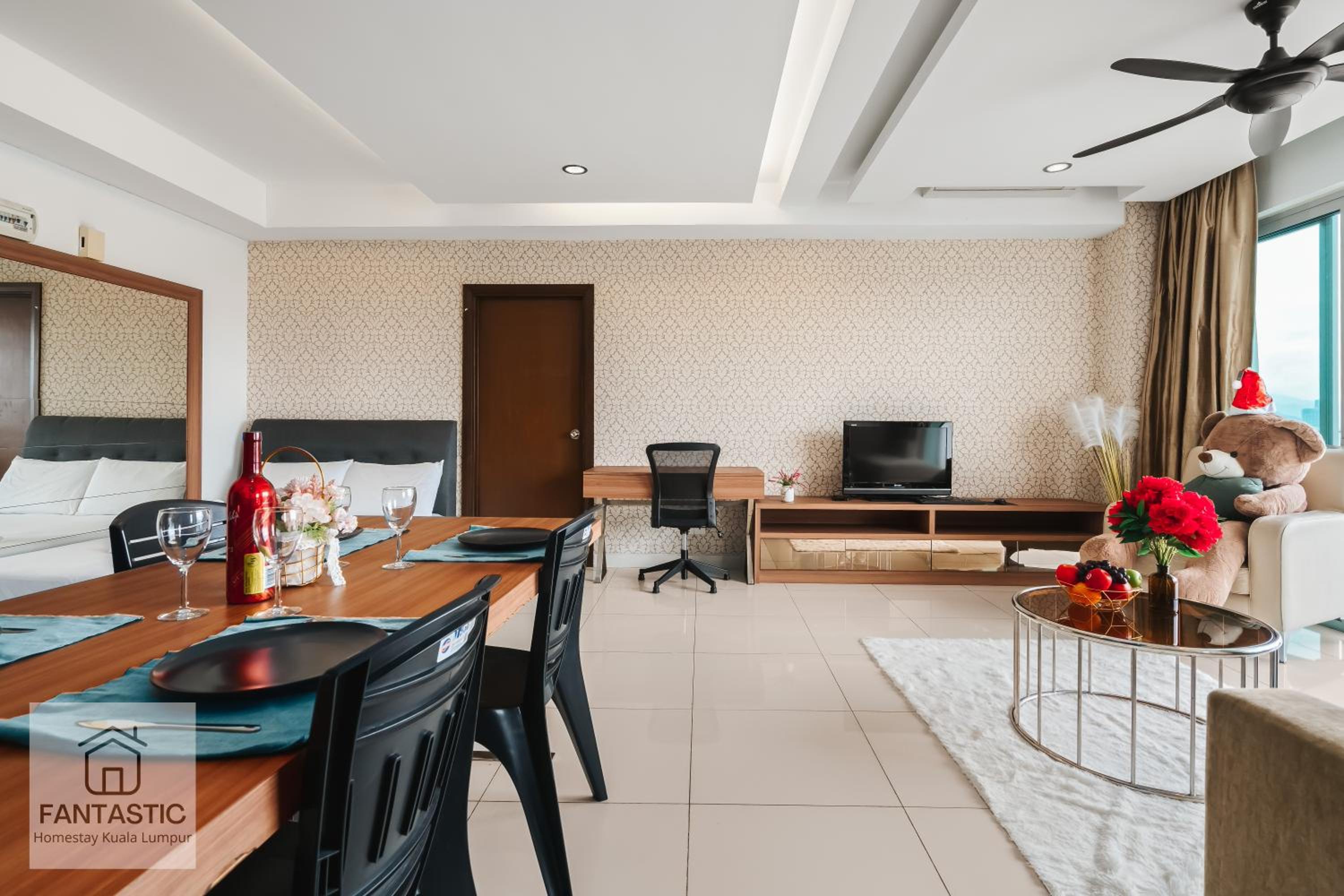 Regalia Residence at KLCC View Sky Pool by KC
