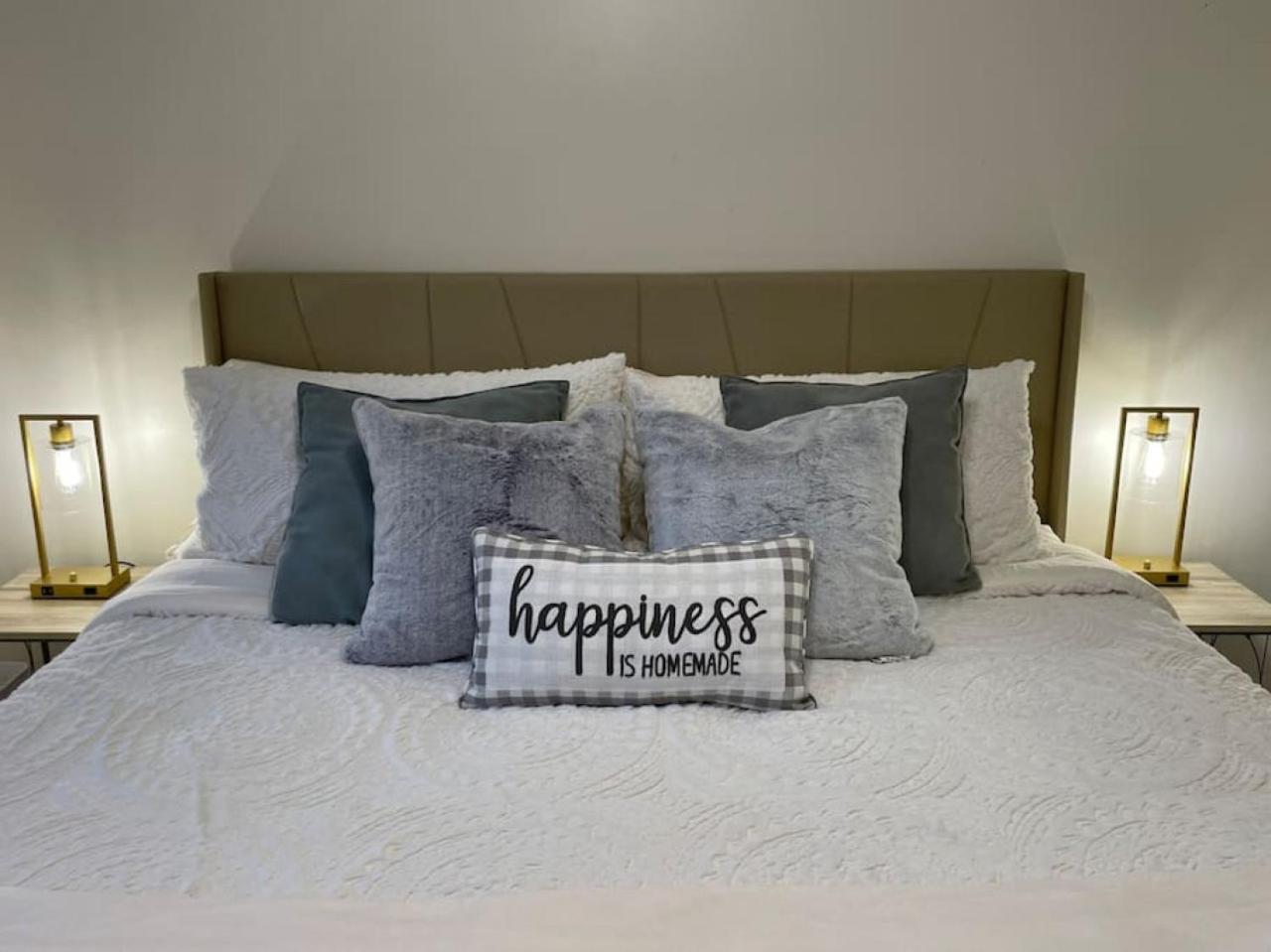 NEW King Beds, 86 inch RokuTV, and Massage at the Comfort Haven view 3