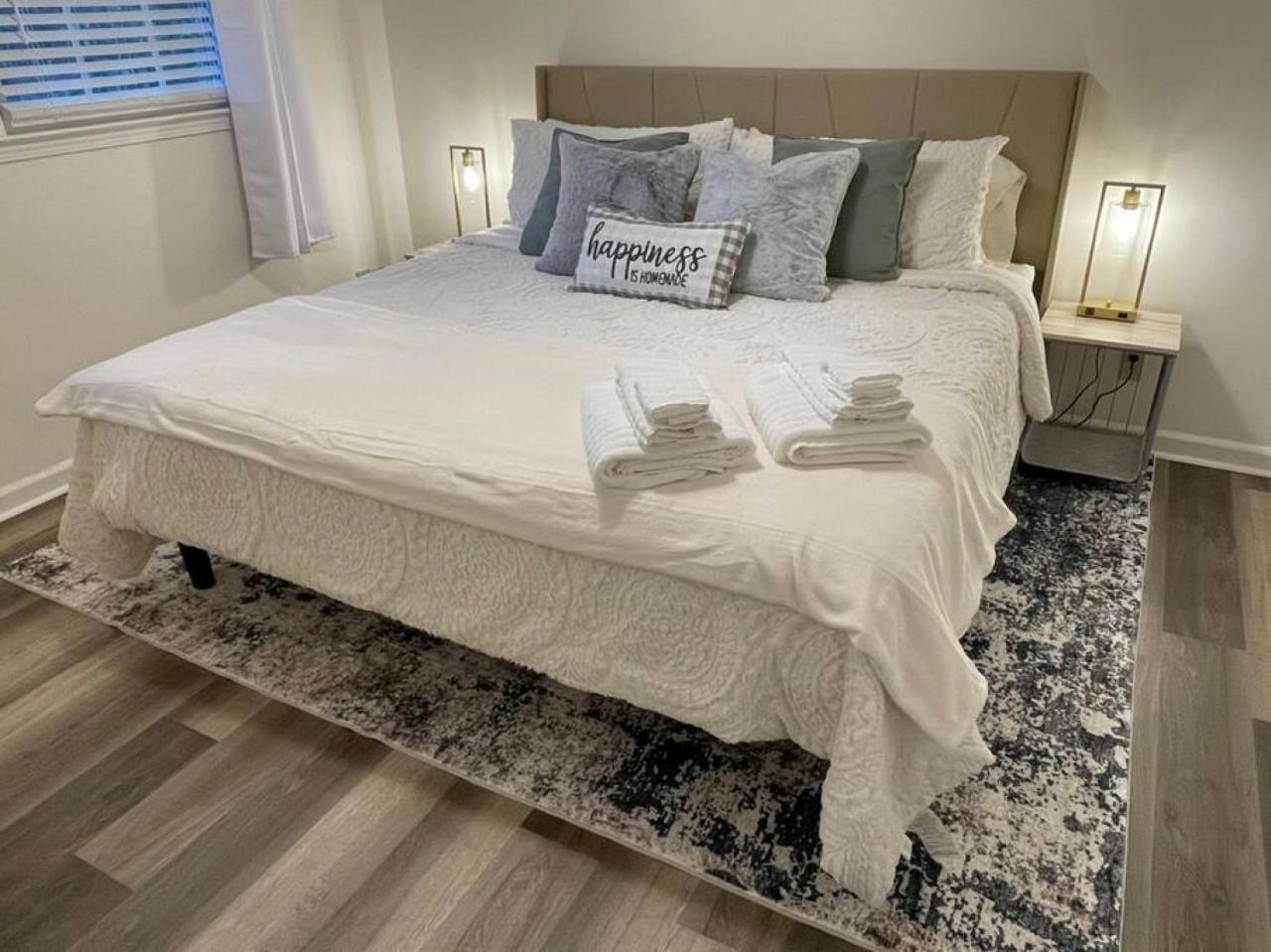 NEW King Beds, 86 inch RokuTV, and Massage at the Comfort Haven view 4