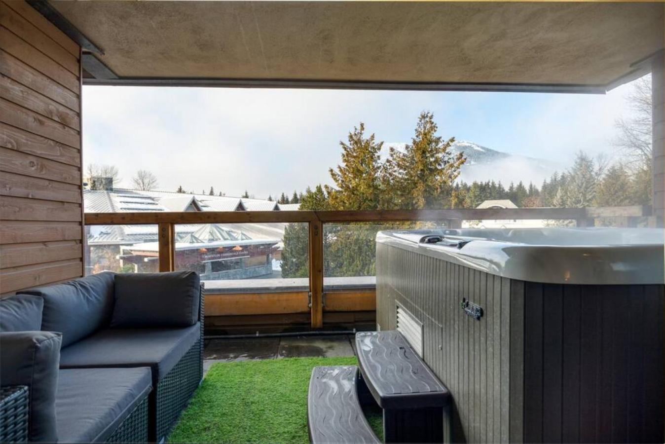 Patagonia 2 Bed 2 Bath with Private Hot Tub
