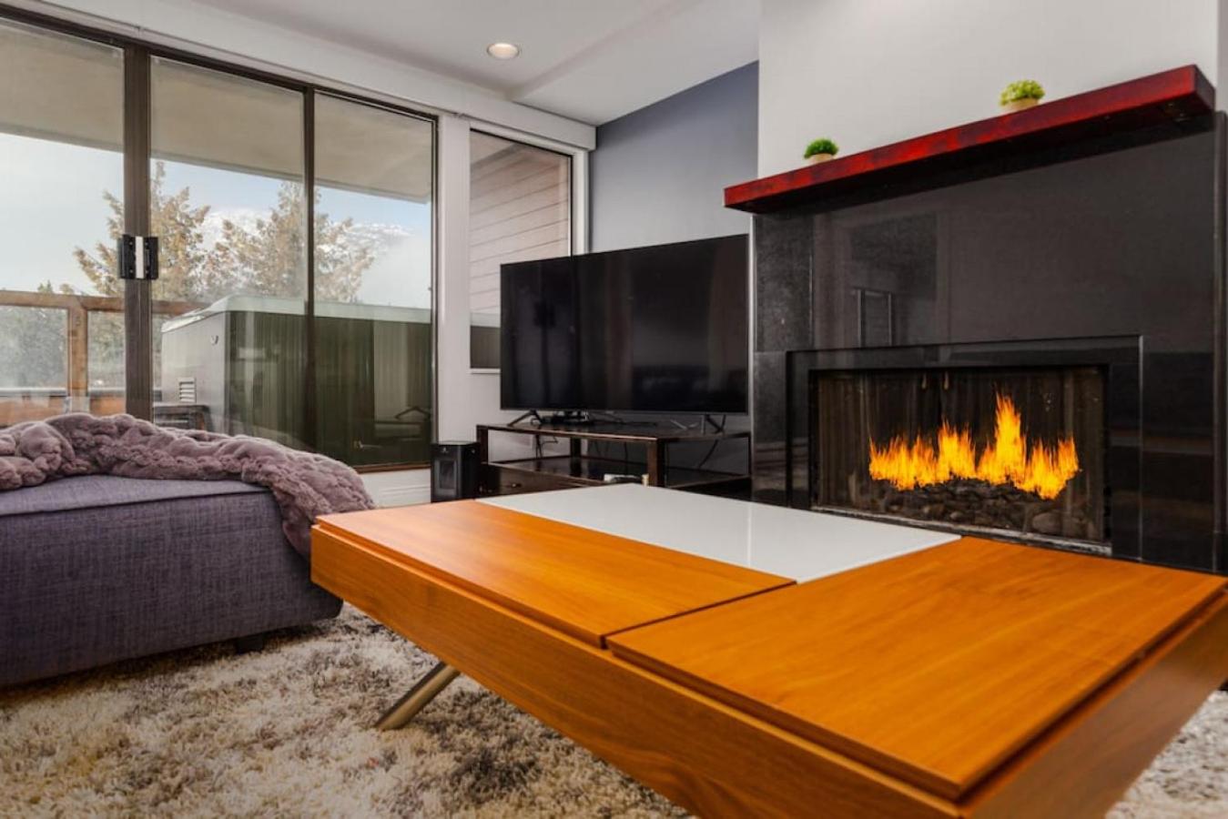 Patagonia 2 Bed 2 Bath with Private Hot Tub