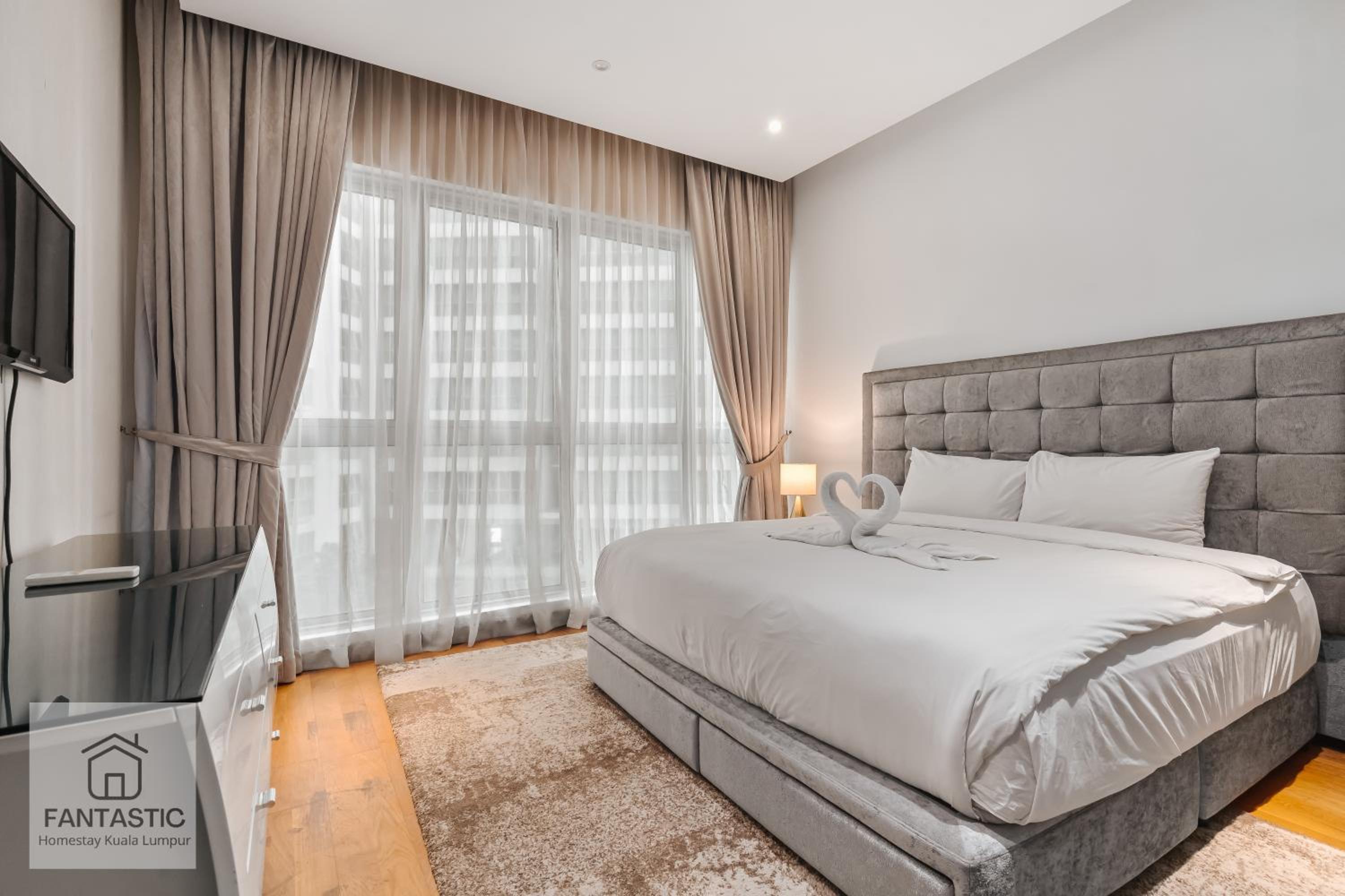Regalia Residence at KLCC View Sky Pool by KC