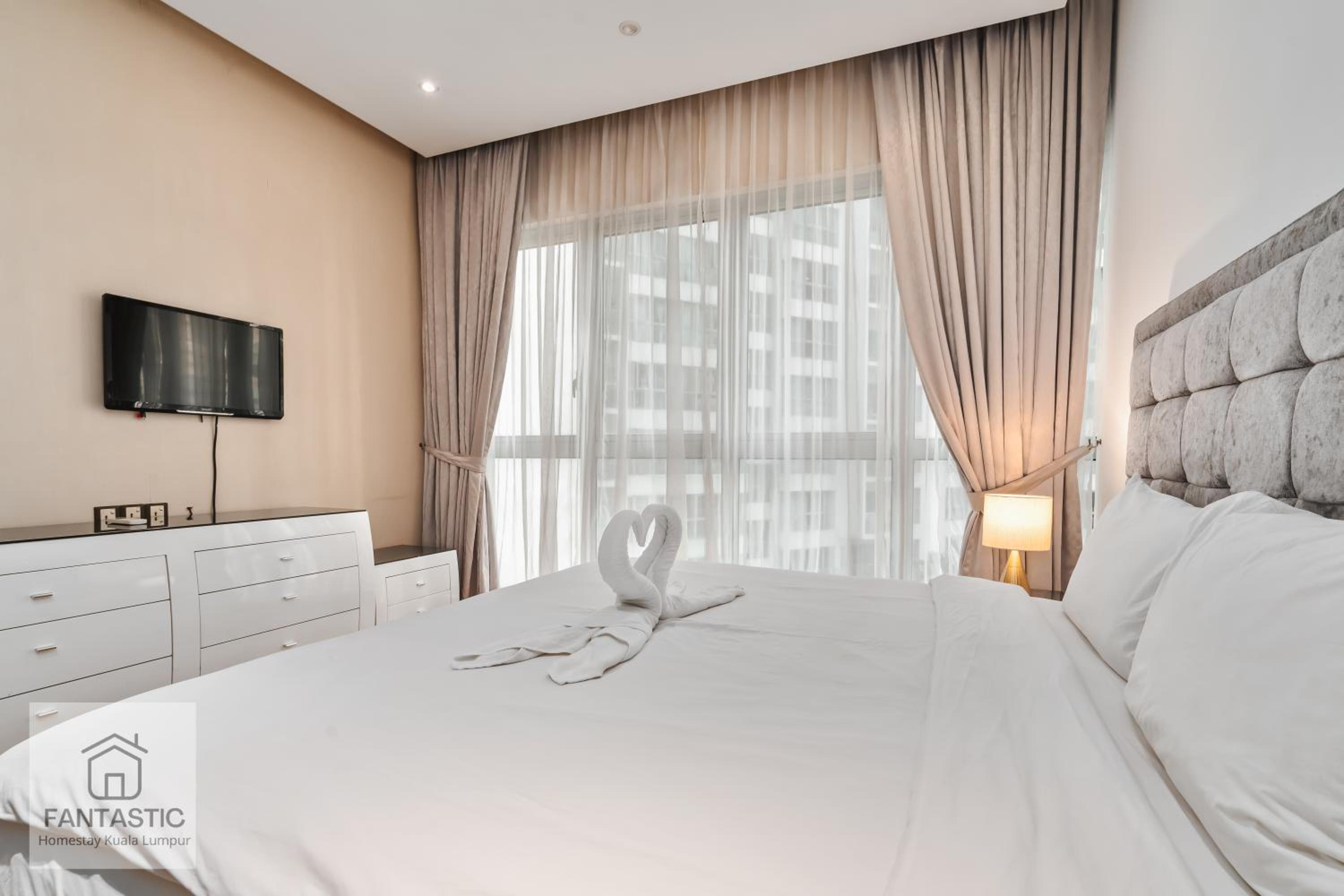 Regalia Residence at KLCC View Sky Pool by KC
