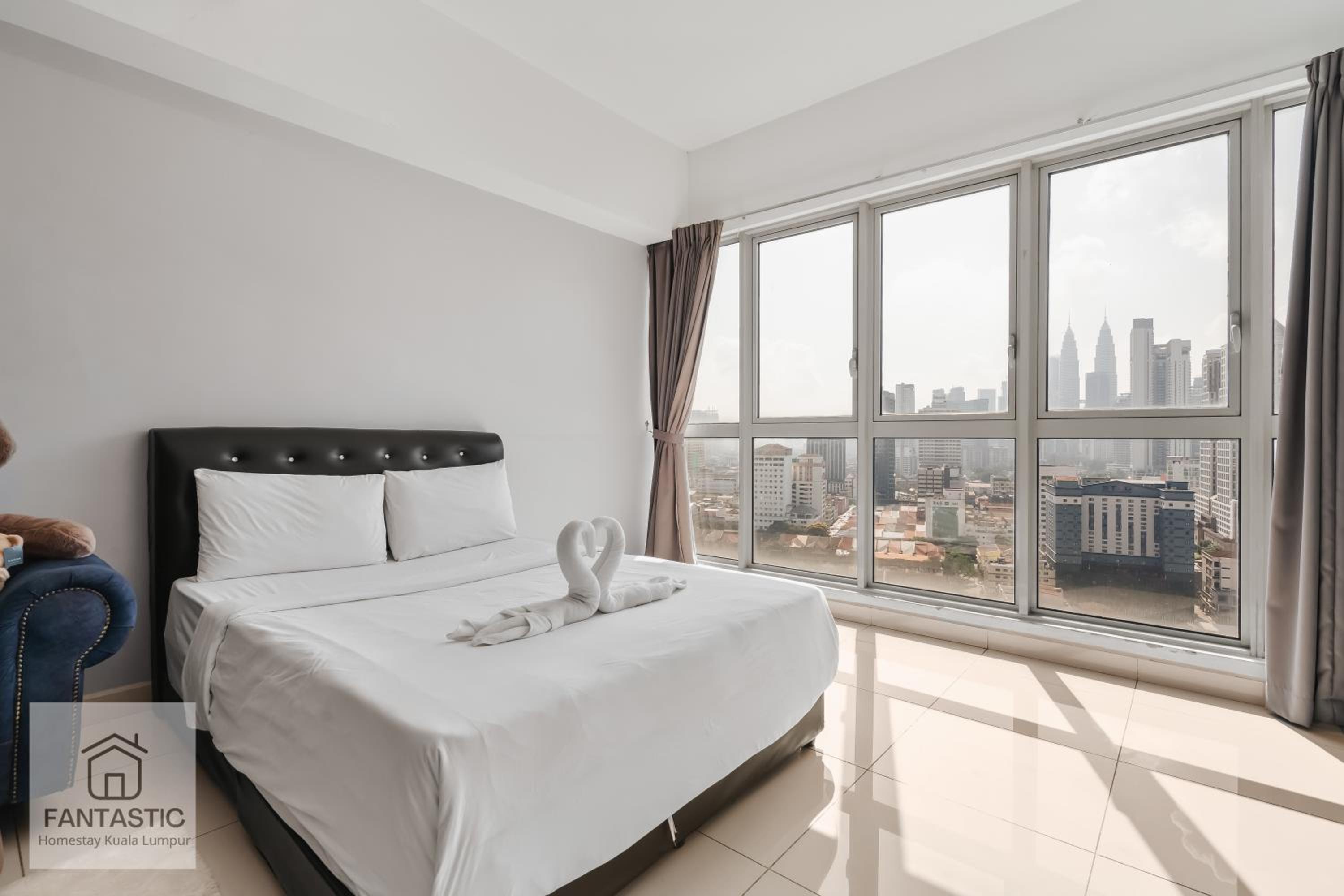 Regalia Residence at KLCC View Sky Pool by KC