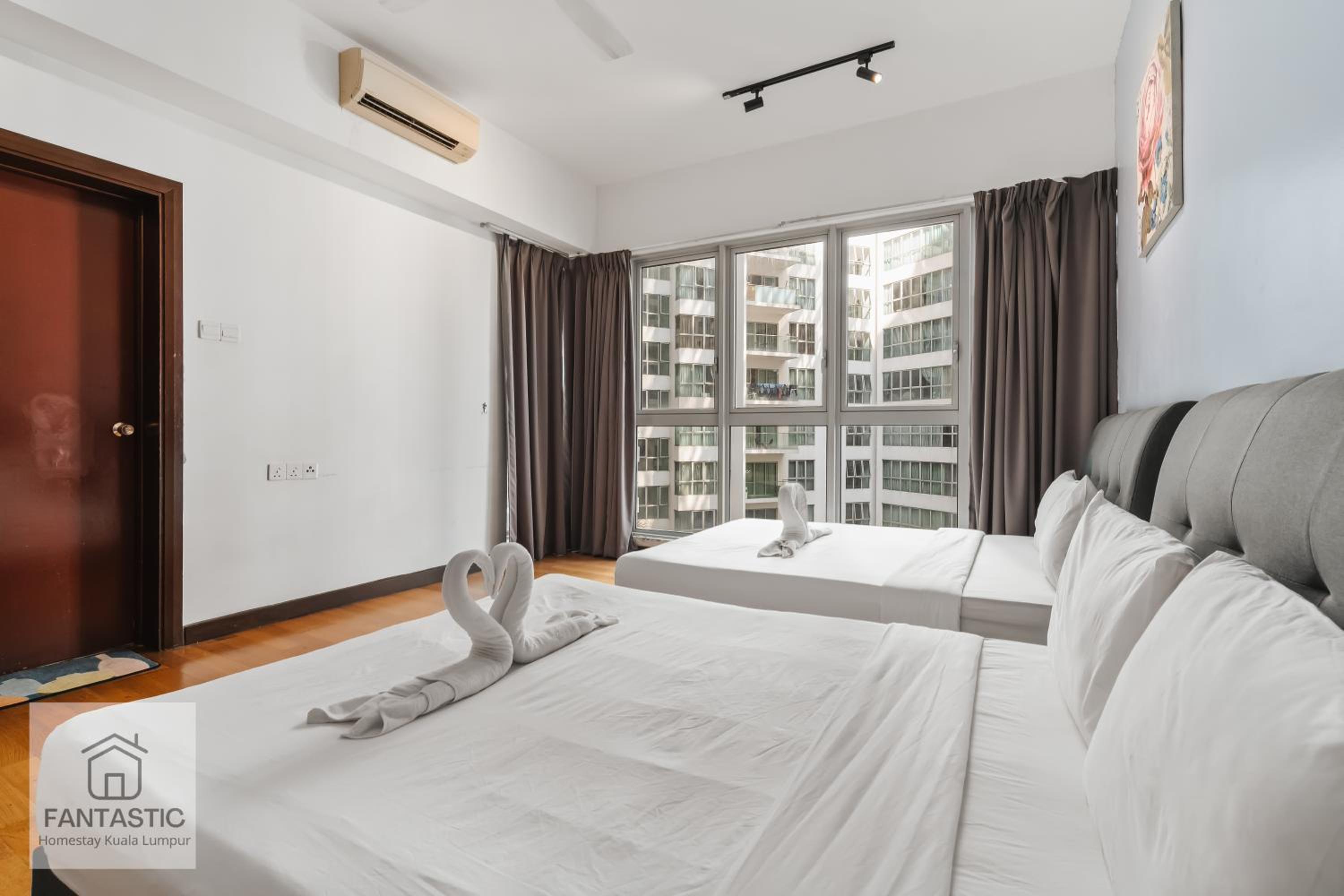 Regalia Residence at KLCC View Sky Pool by KC