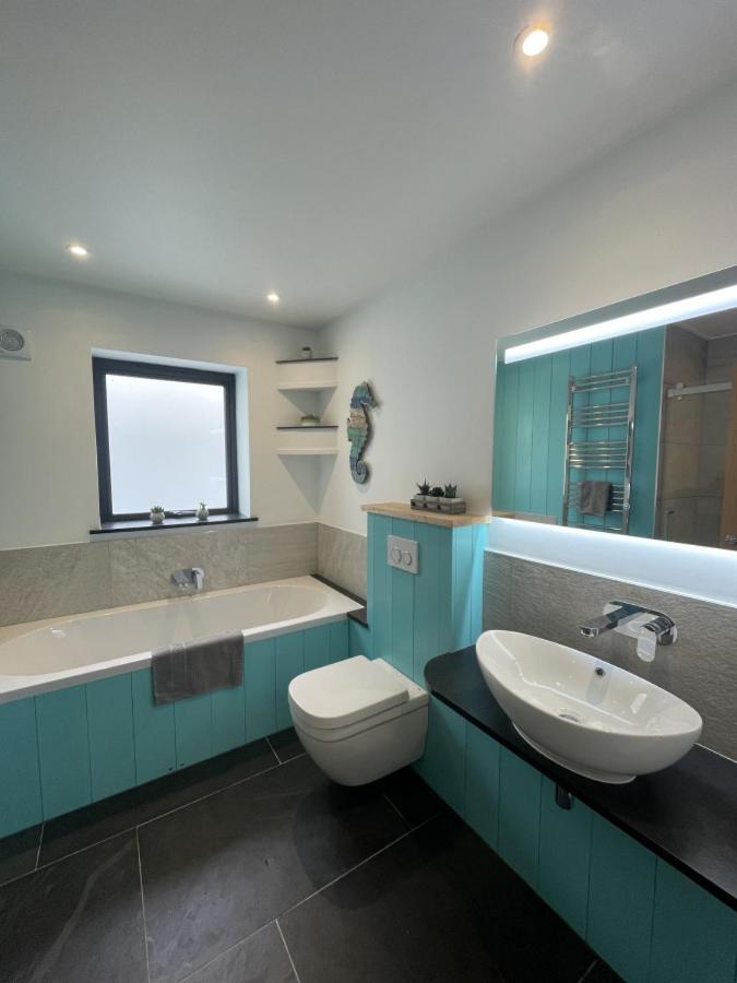 Skylark 4 bed Sleeps 8 with hot tub view 4