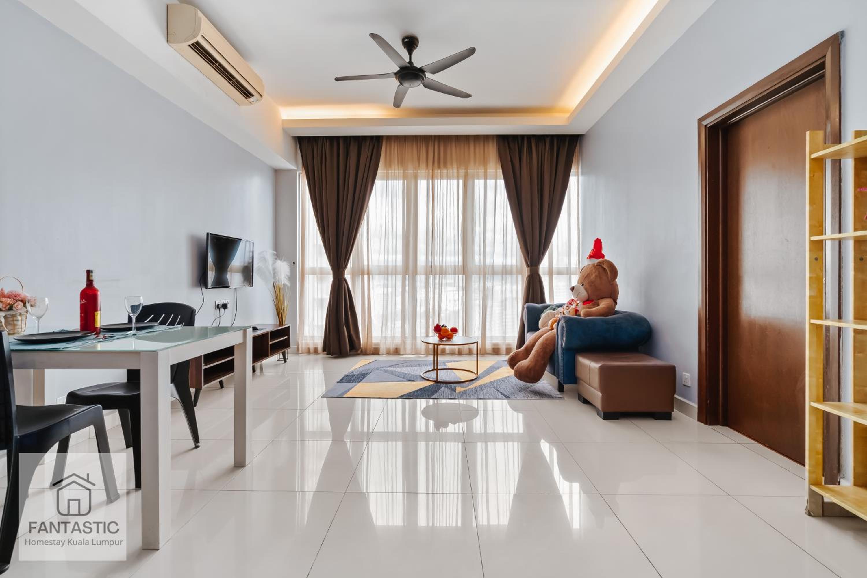 Regalia Residence at KLCC View Sky Pool by KC