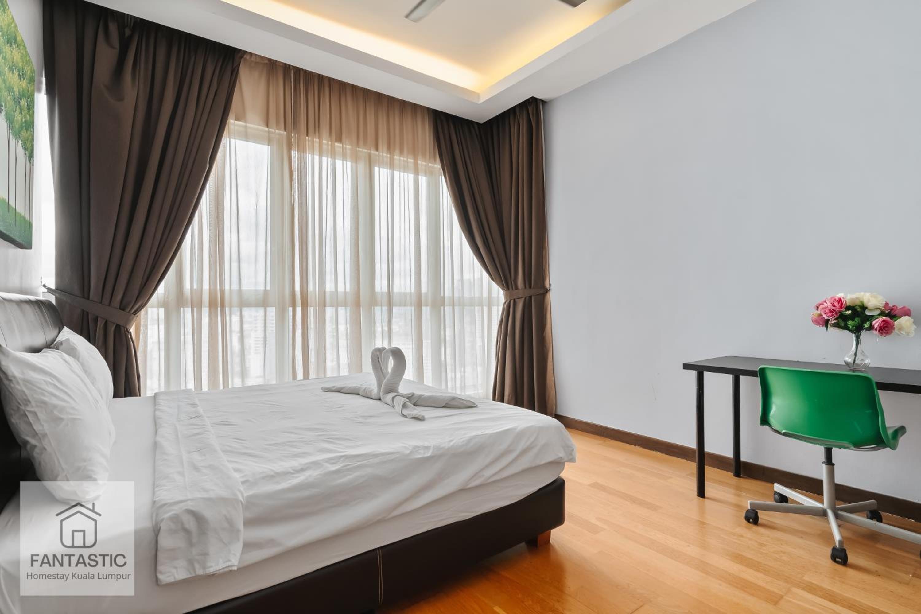 Regalia Residence at KLCC View Sky Pool by KC