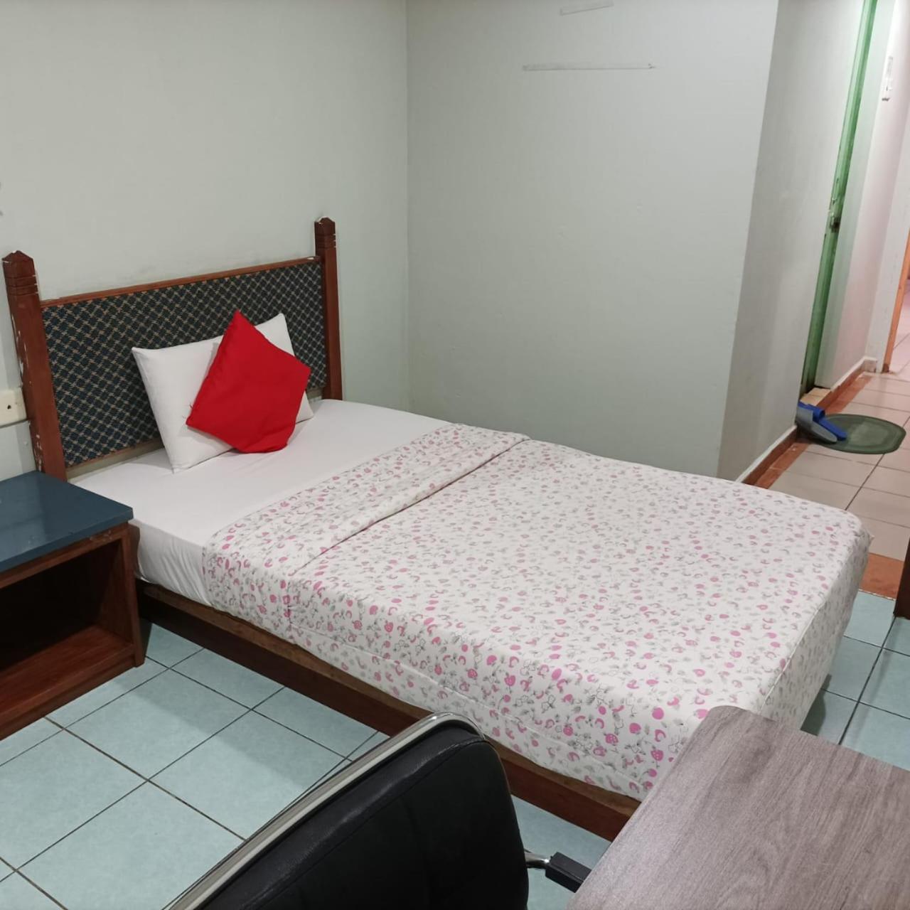 Highway Inn photo 7