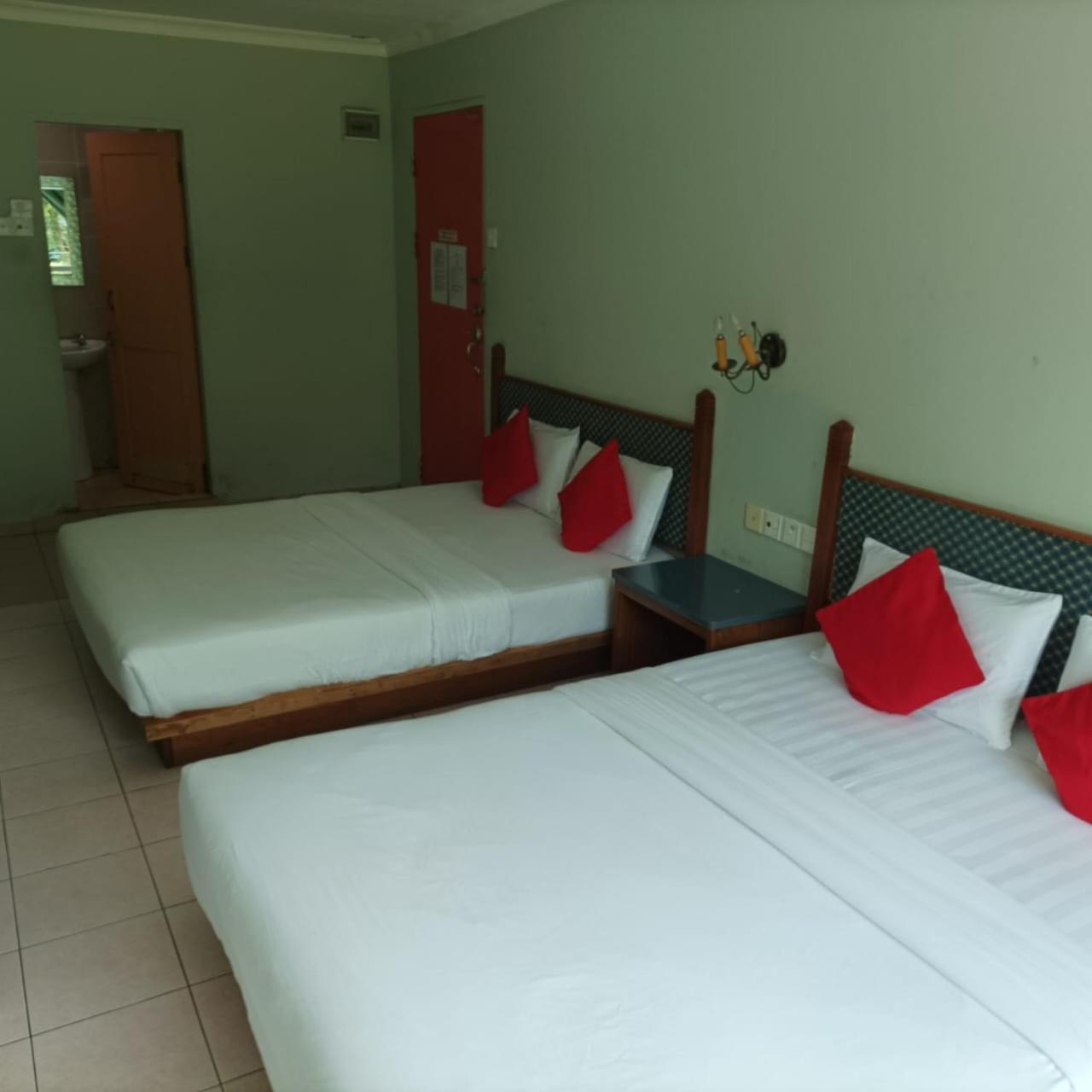Highway Inn photo 8