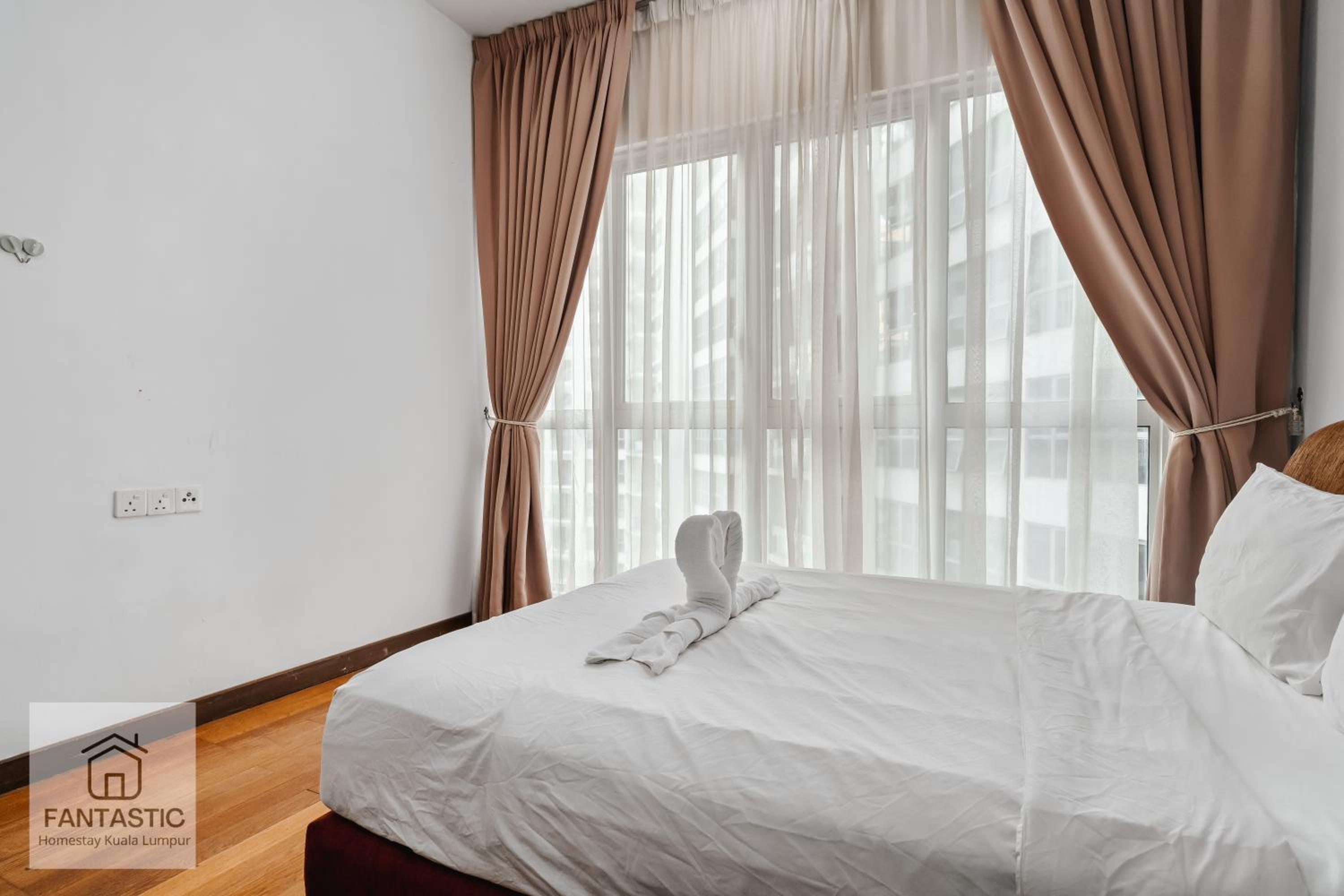 Regalia Residence at KLCC View Sky Pool by KC
