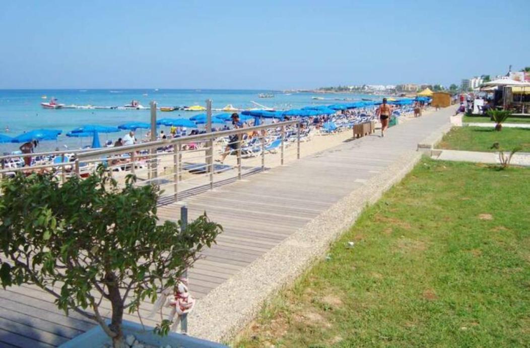 MagesticView seafront apartment