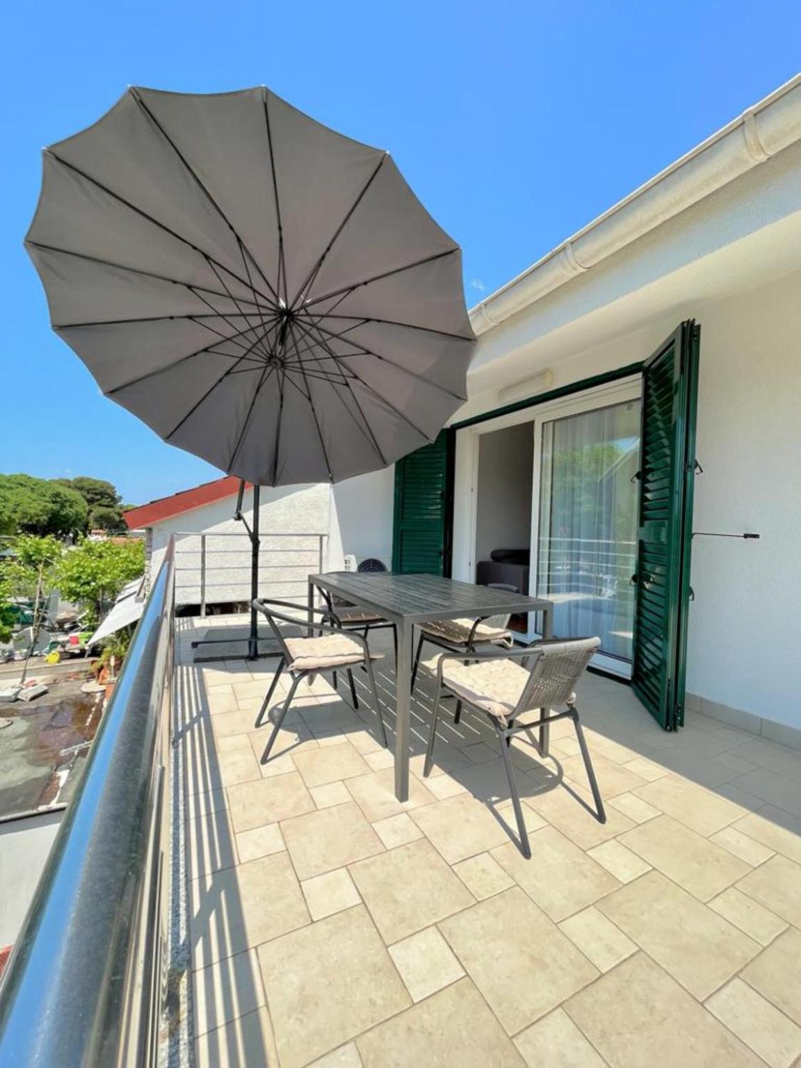 Lemon Tree Apartments view 2