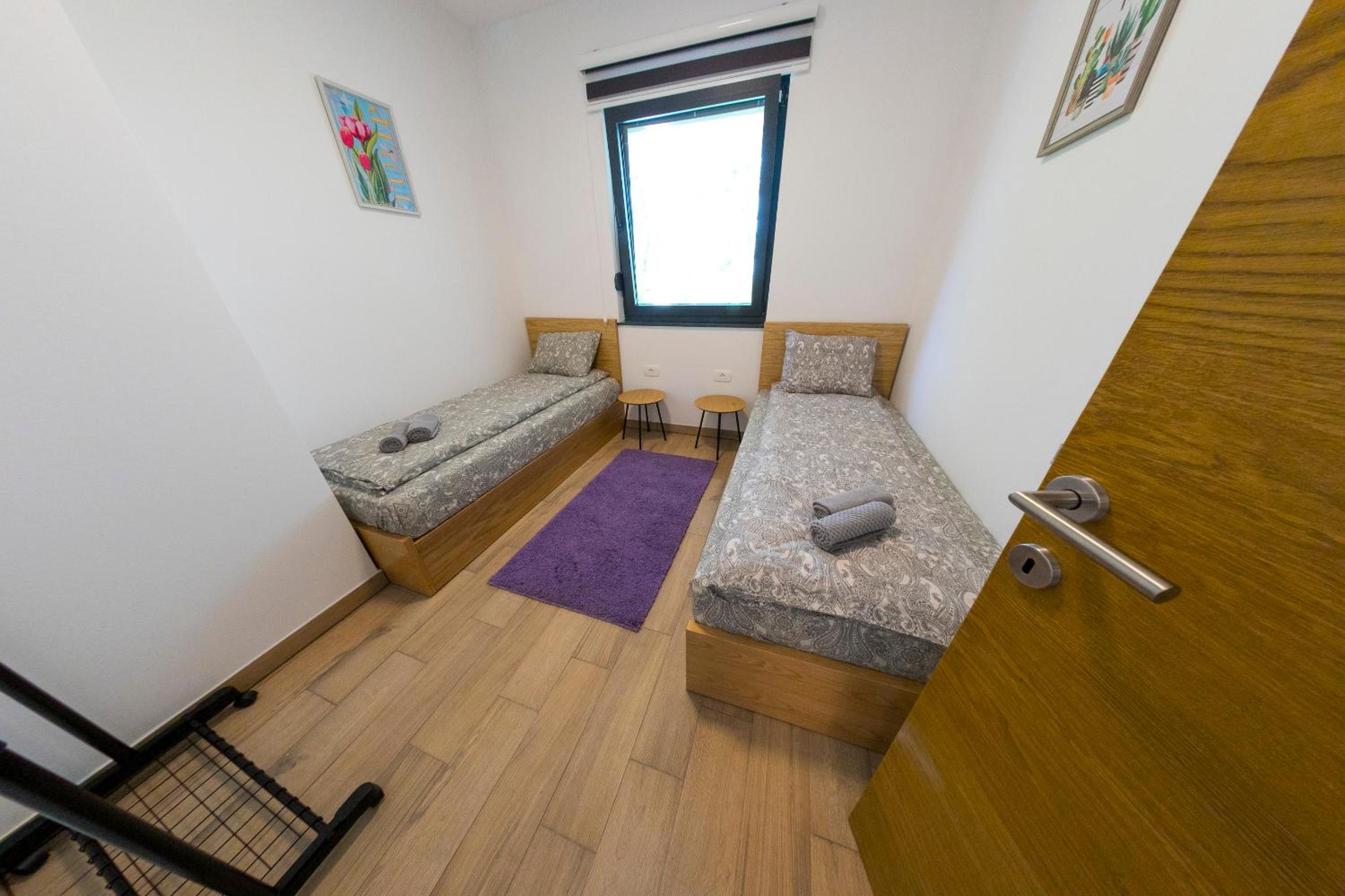 Holiday Homes Pozitiva