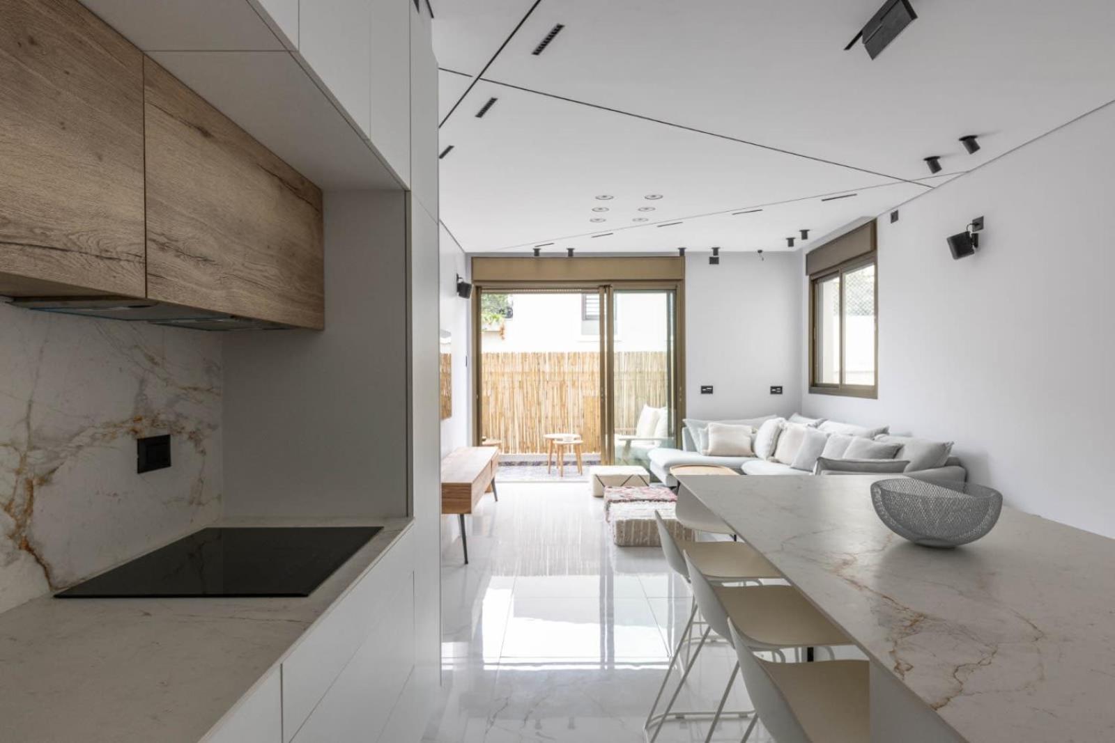 Luxury 2BR In Flea Market By Holiday Rentals view 2