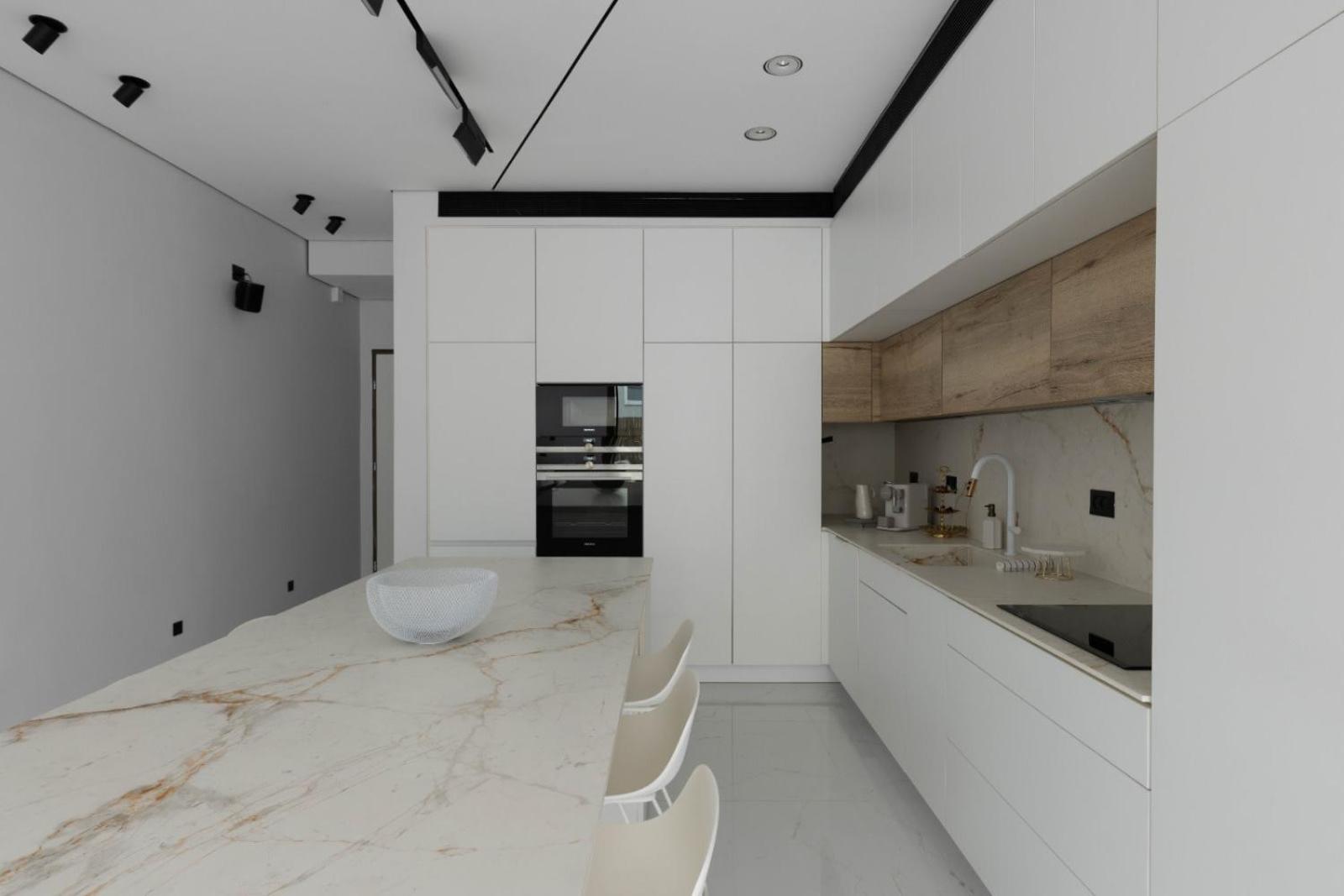 Luxury 2BR In Flea Market By Holiday Rentals view 4
