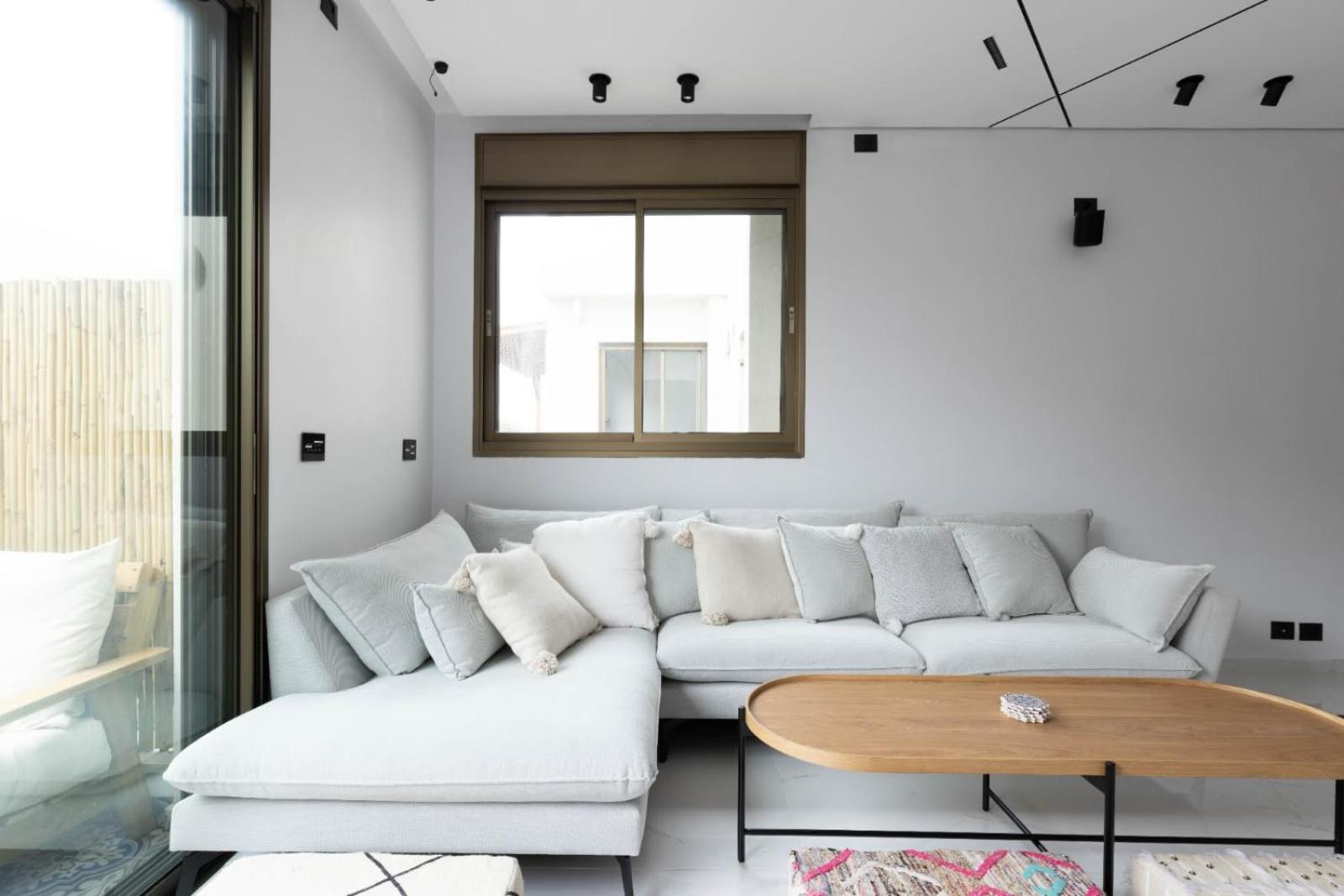 Luxury 2BR In Flea Market By Holiday Rentals view 5