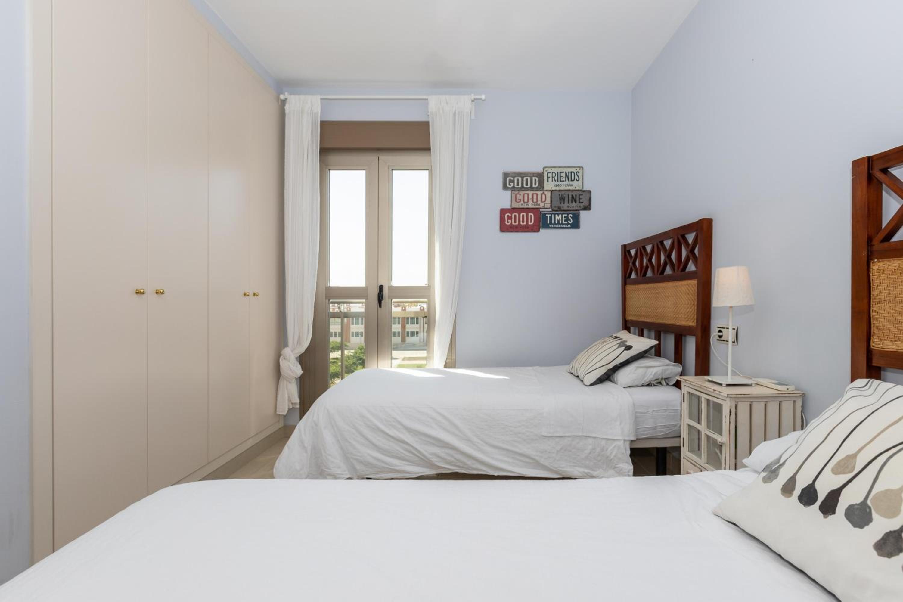 Pacifico Playa en Málaga — hotel room