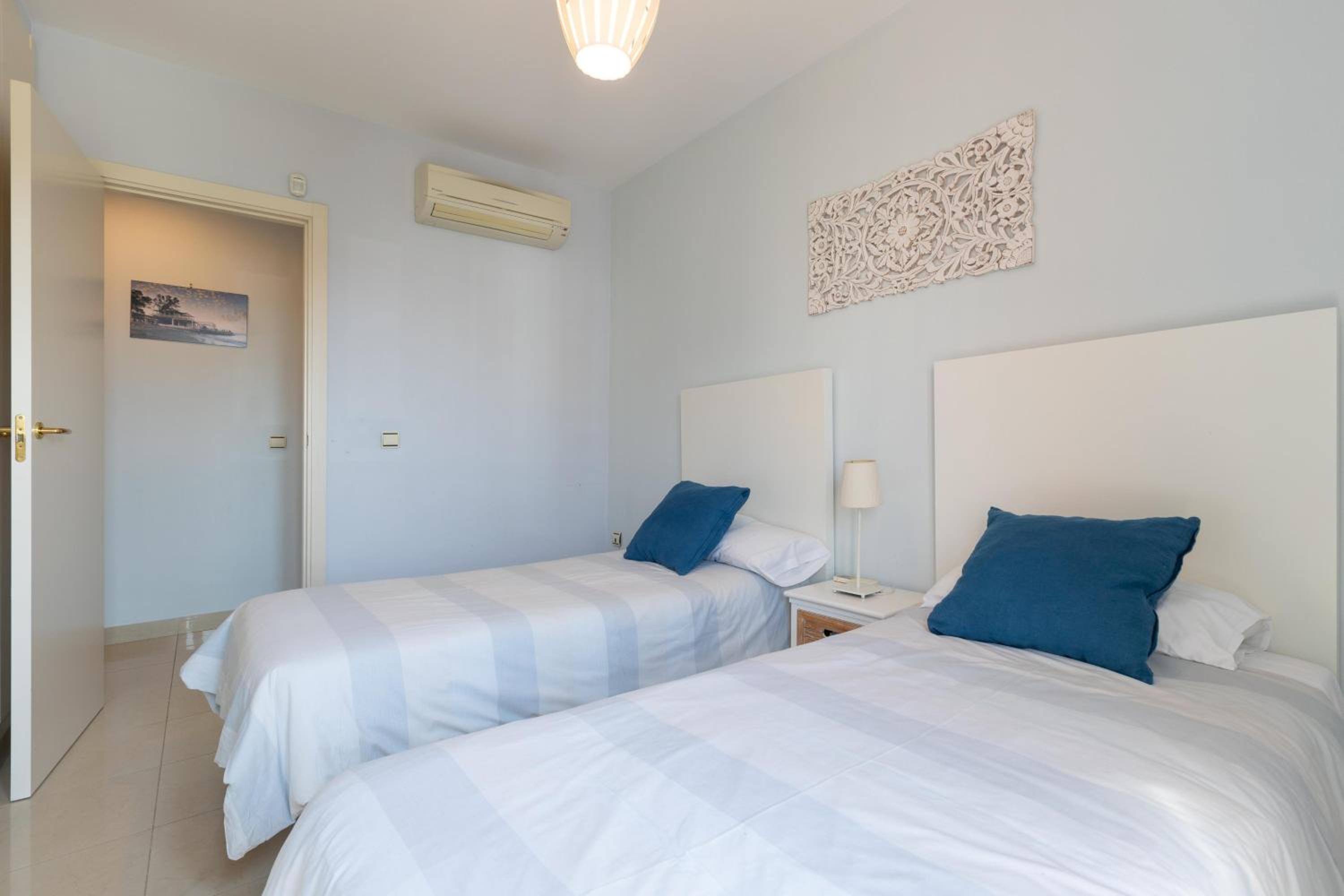 Pacifico Playa en Málaga — hotel room
