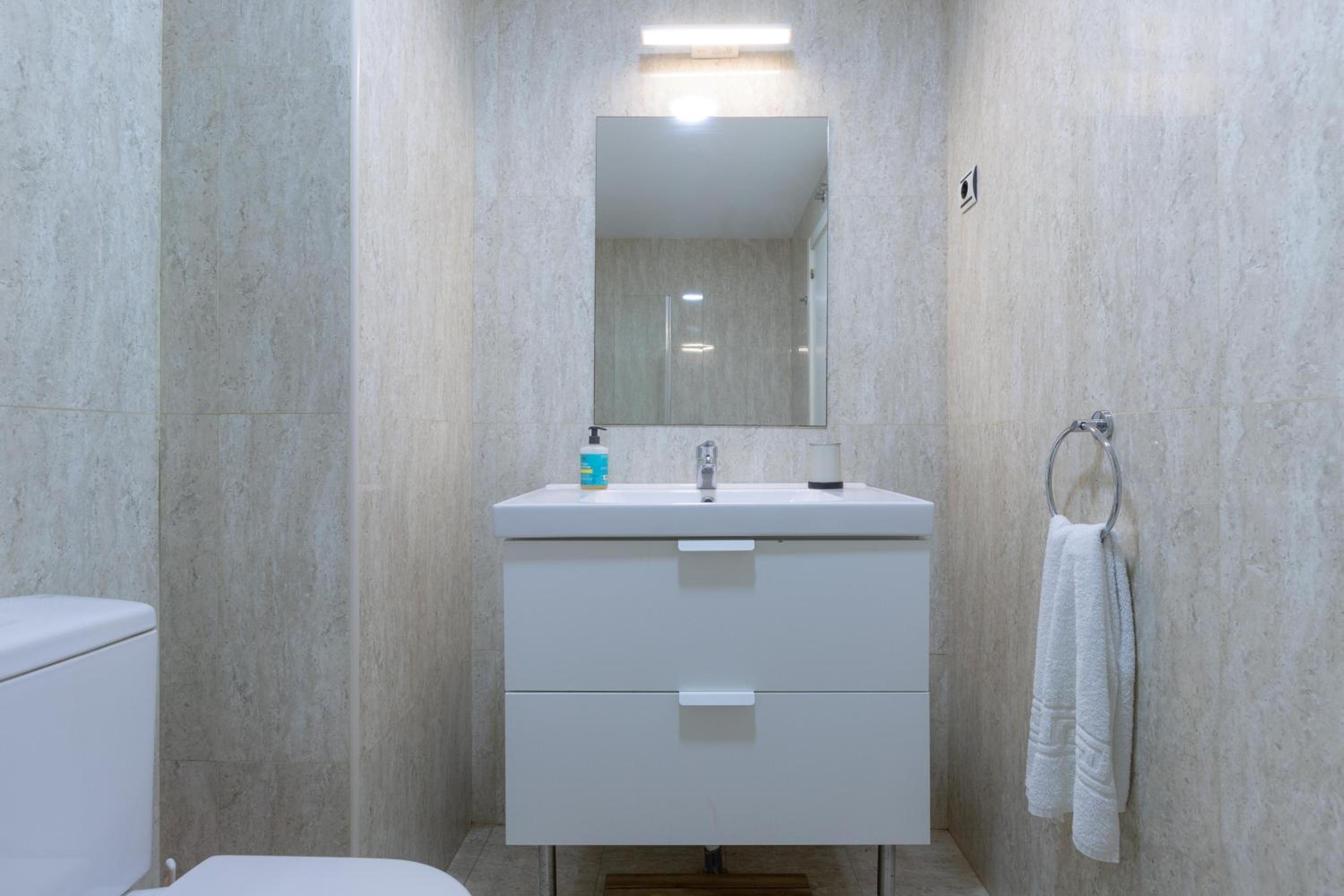 Pacifico Playa en Málaga — bathroom