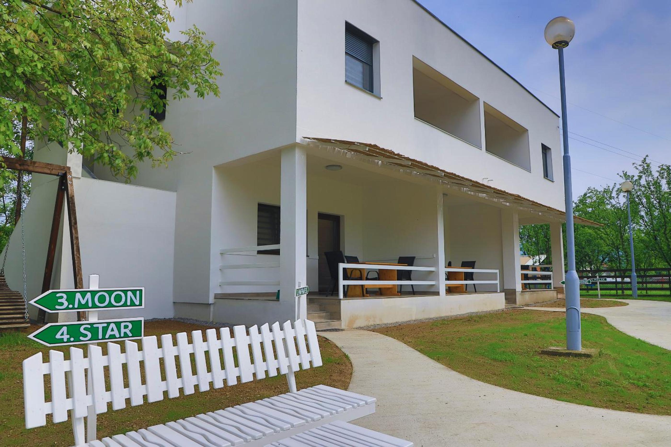 Holiday Homes Pozitiva