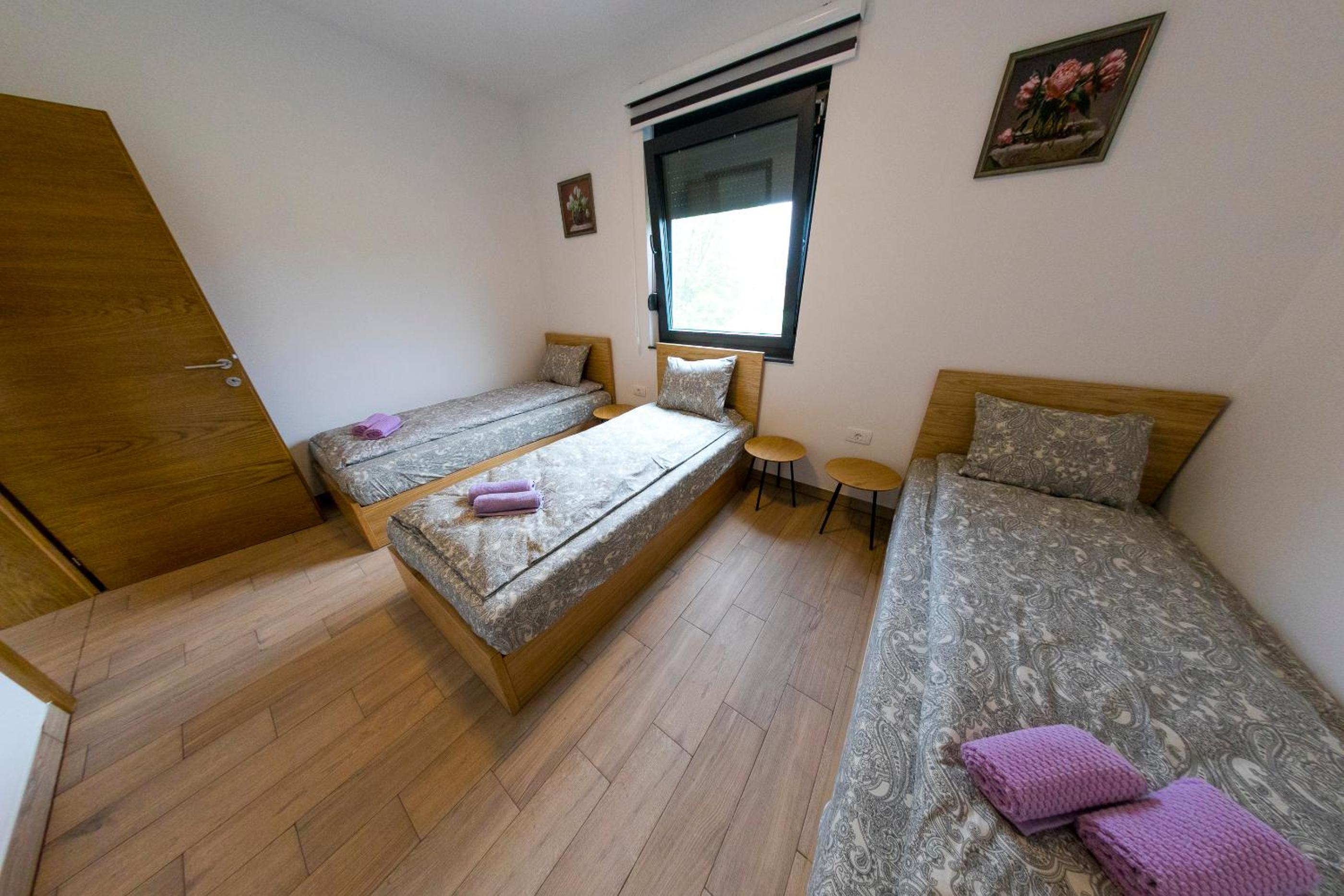 Holiday Homes Pozitiva