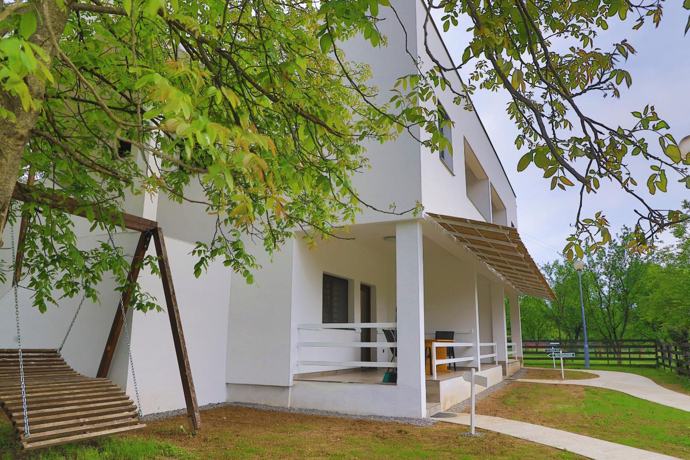 Holiday Homes Pozitiva