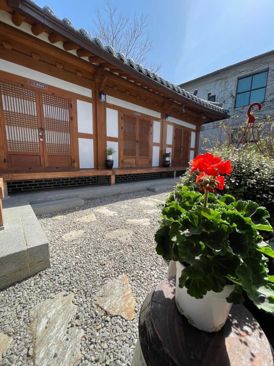 Hanok solsol view 2