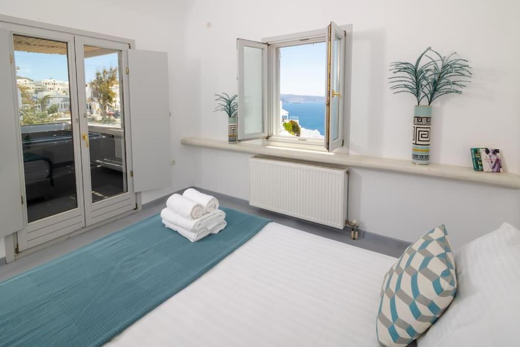 Sensia villa with Hot tub and Caldera View photo 2