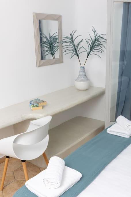 Sensia villa with Hot tub and Caldera View photo 5