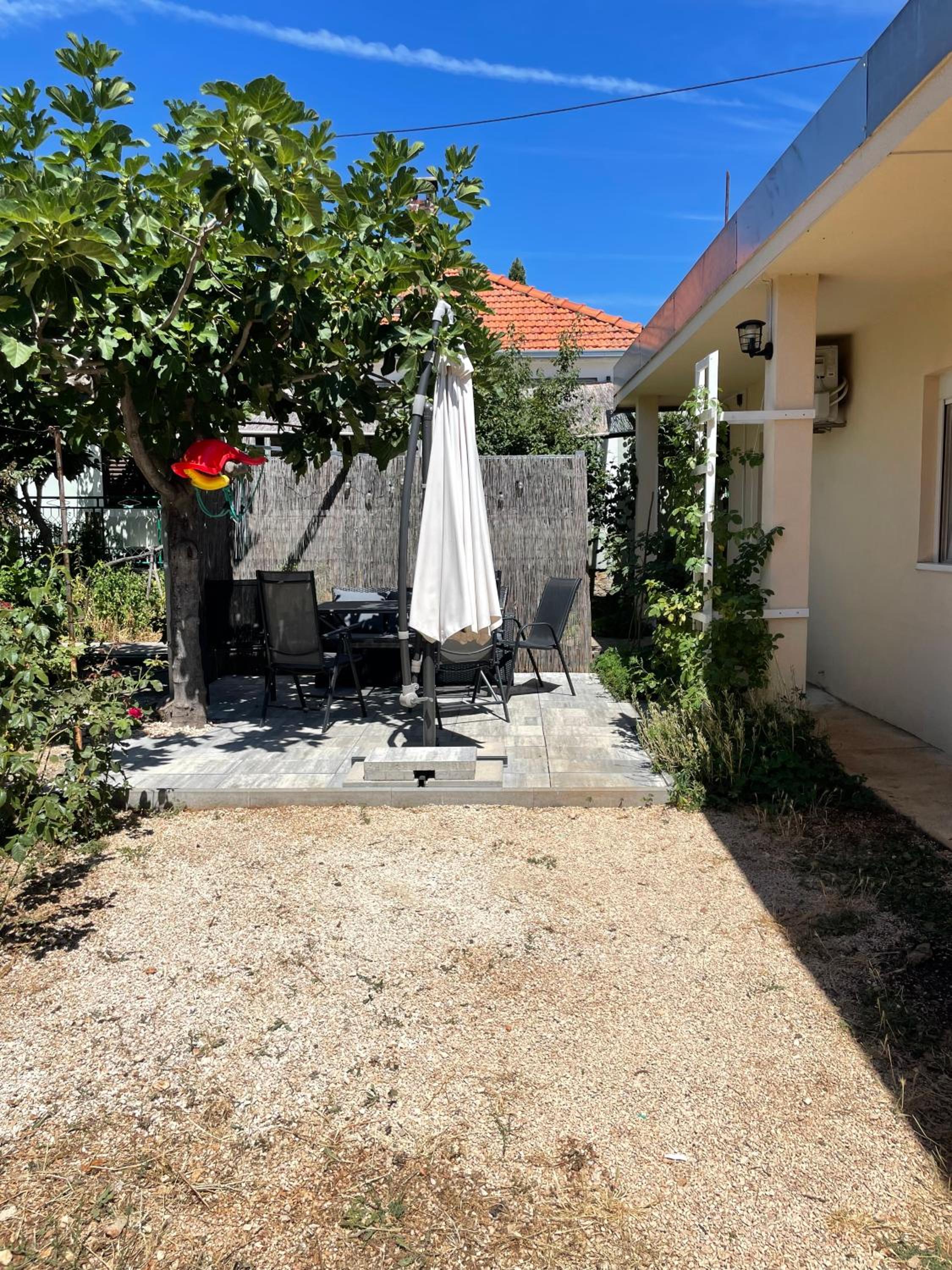 House Lovre view 3