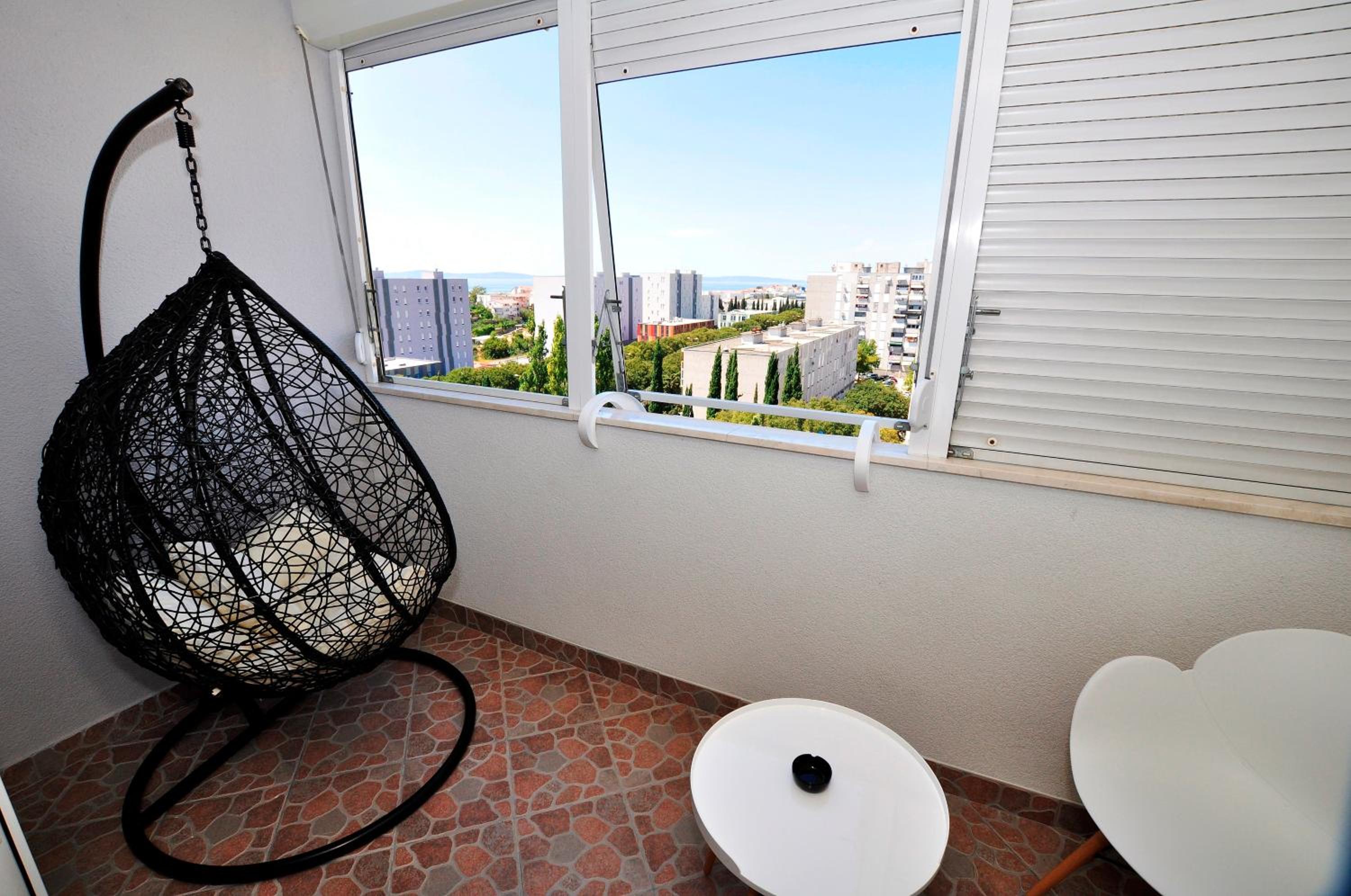 Apartment Nesh Split