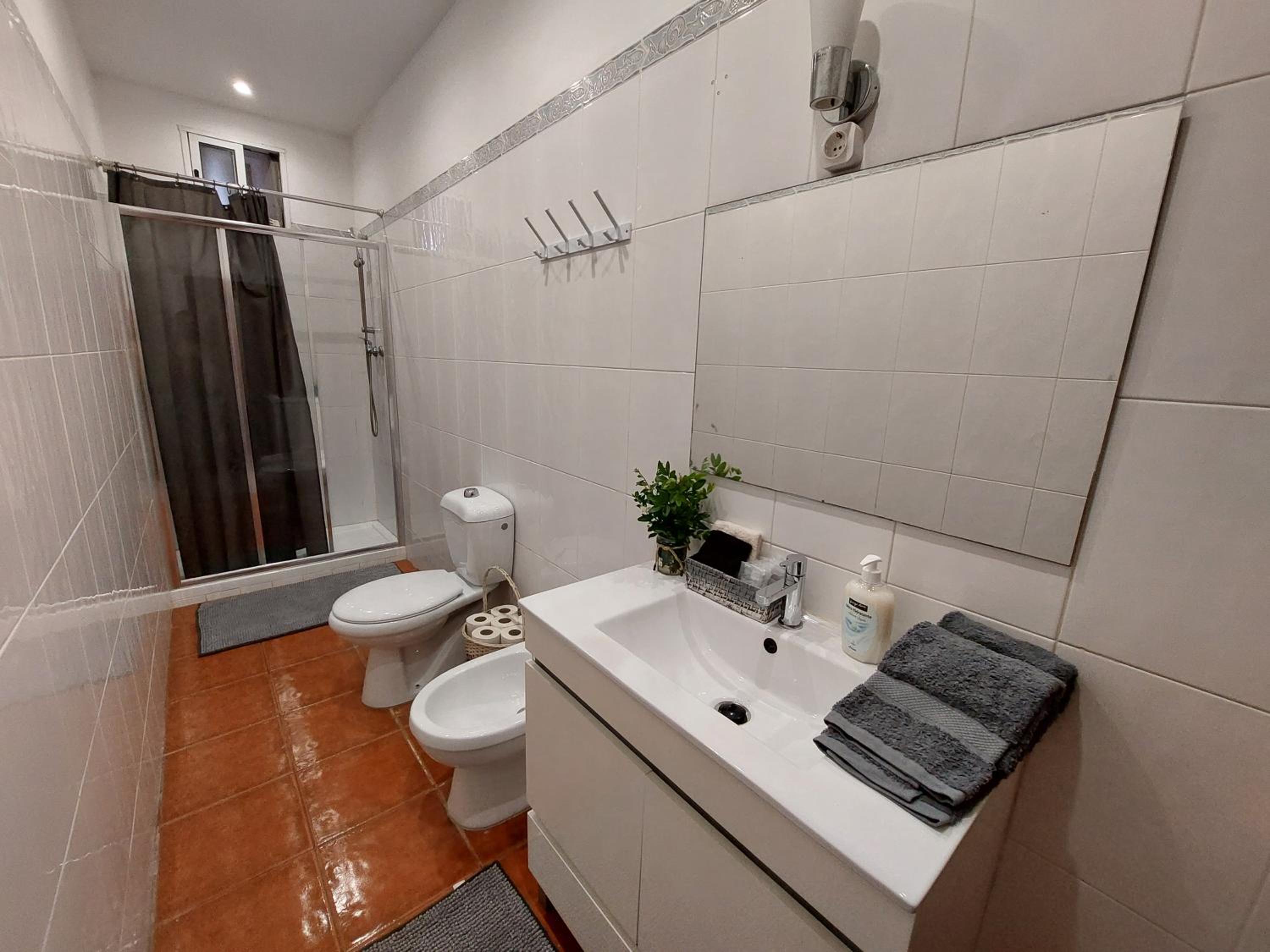 Casa Olhão Terraço: espaço, conforto e terraço com churrasqueira
